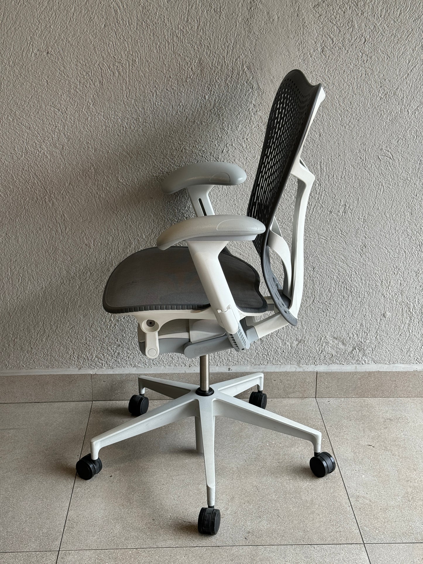 Silla Mirra 2 Herman Miller gris - Preowned