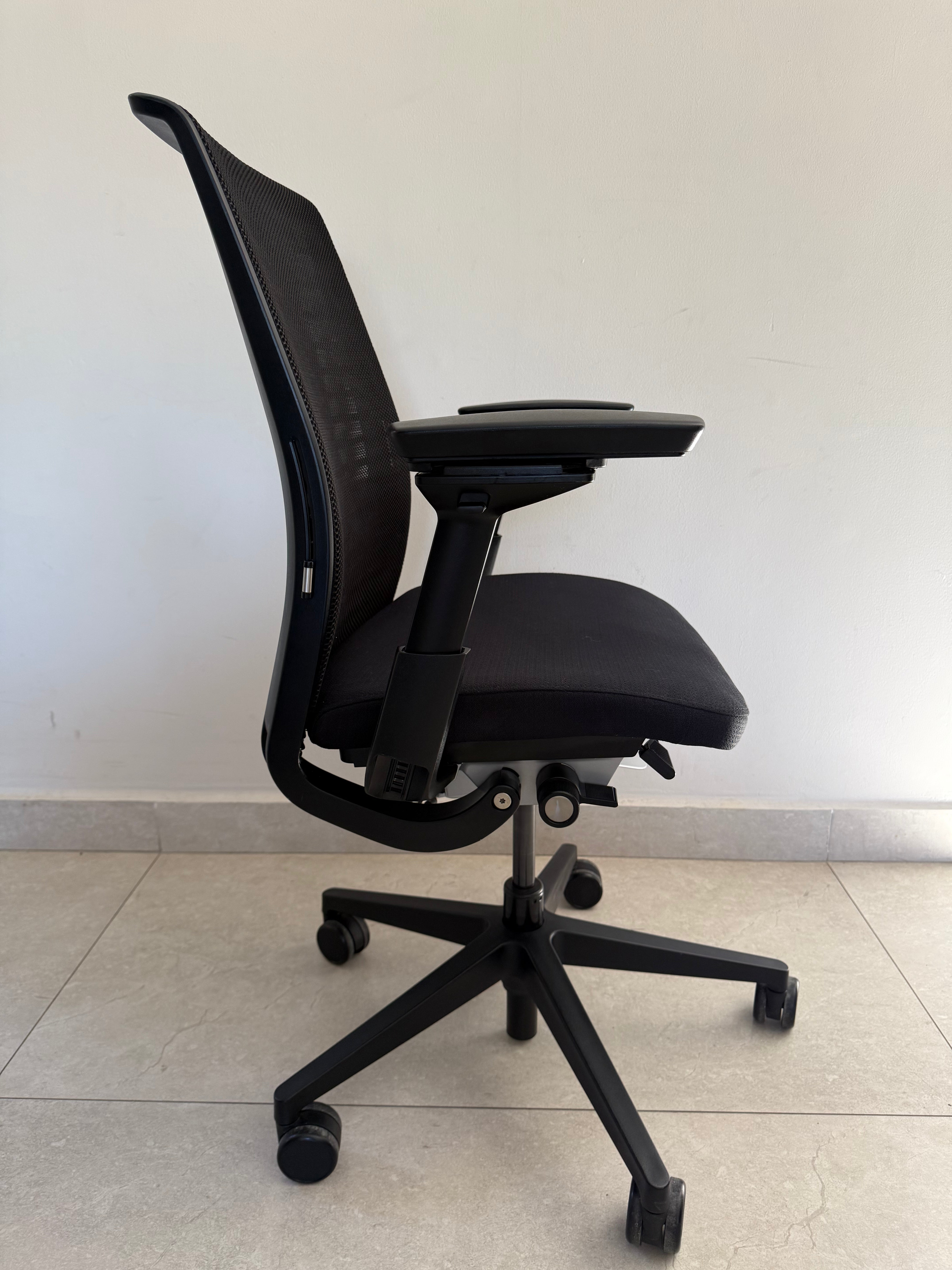 Silla Steelcase Think V2 color negro- Preowned