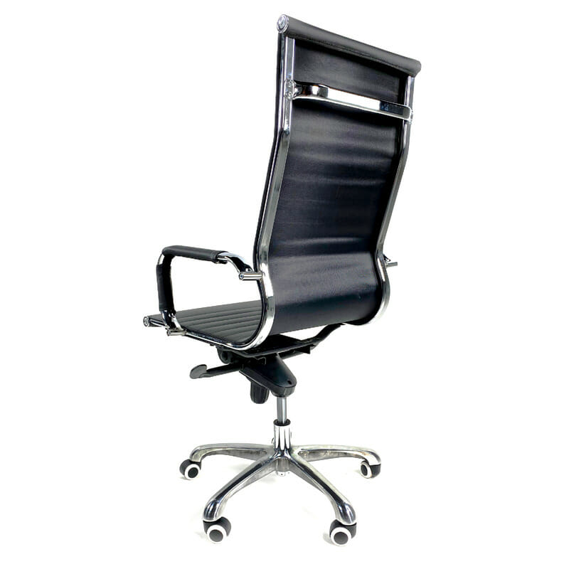 Detalle del tapizado en vinipiel y base cromada