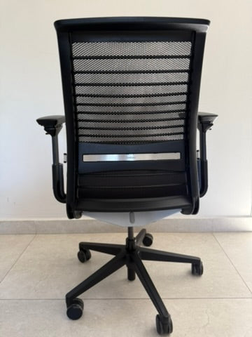 Silla Steelcase Think V2 color negro- Preowned