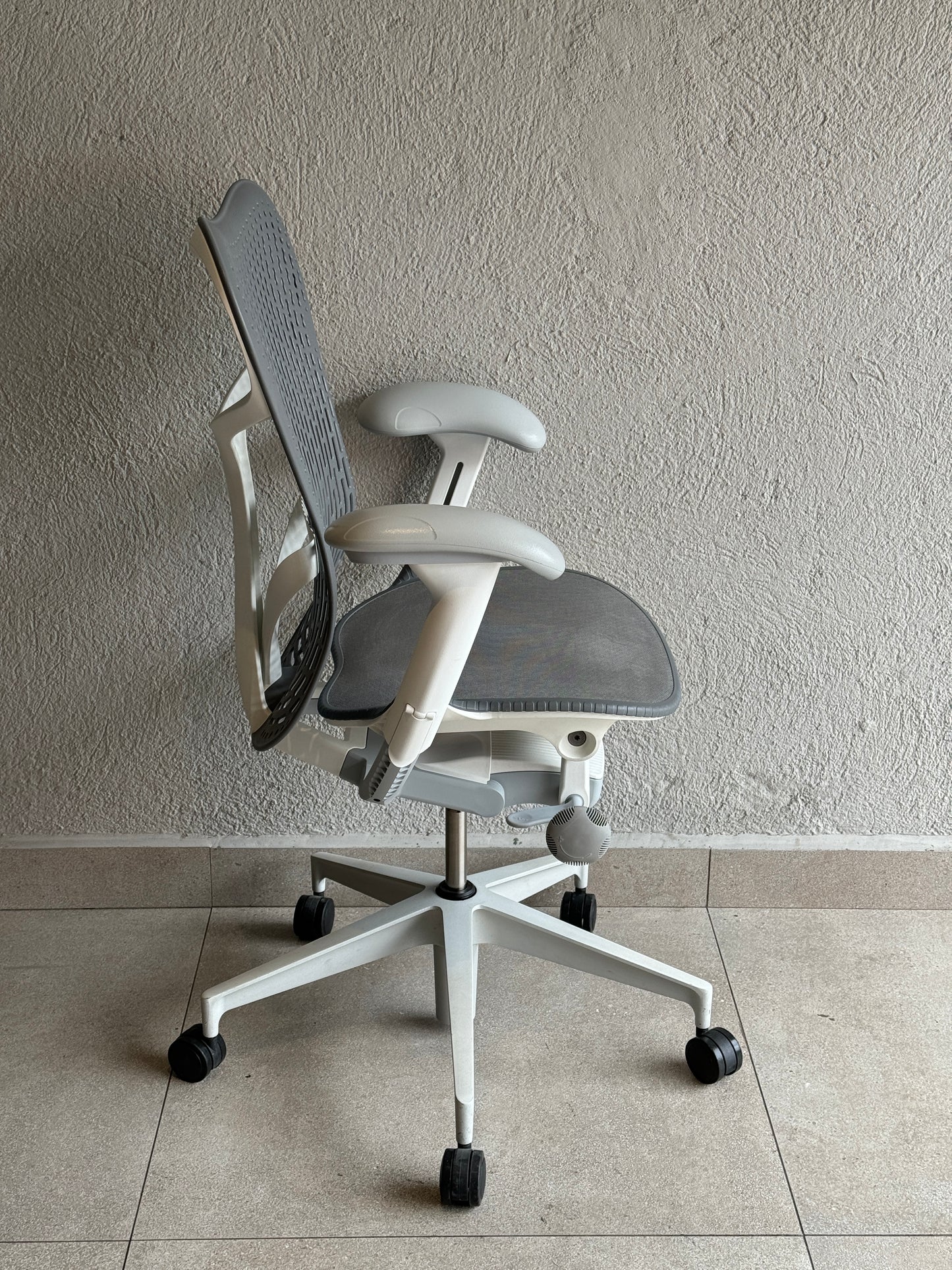 Silla Mirra 2 Herman Miller gris - Preowned