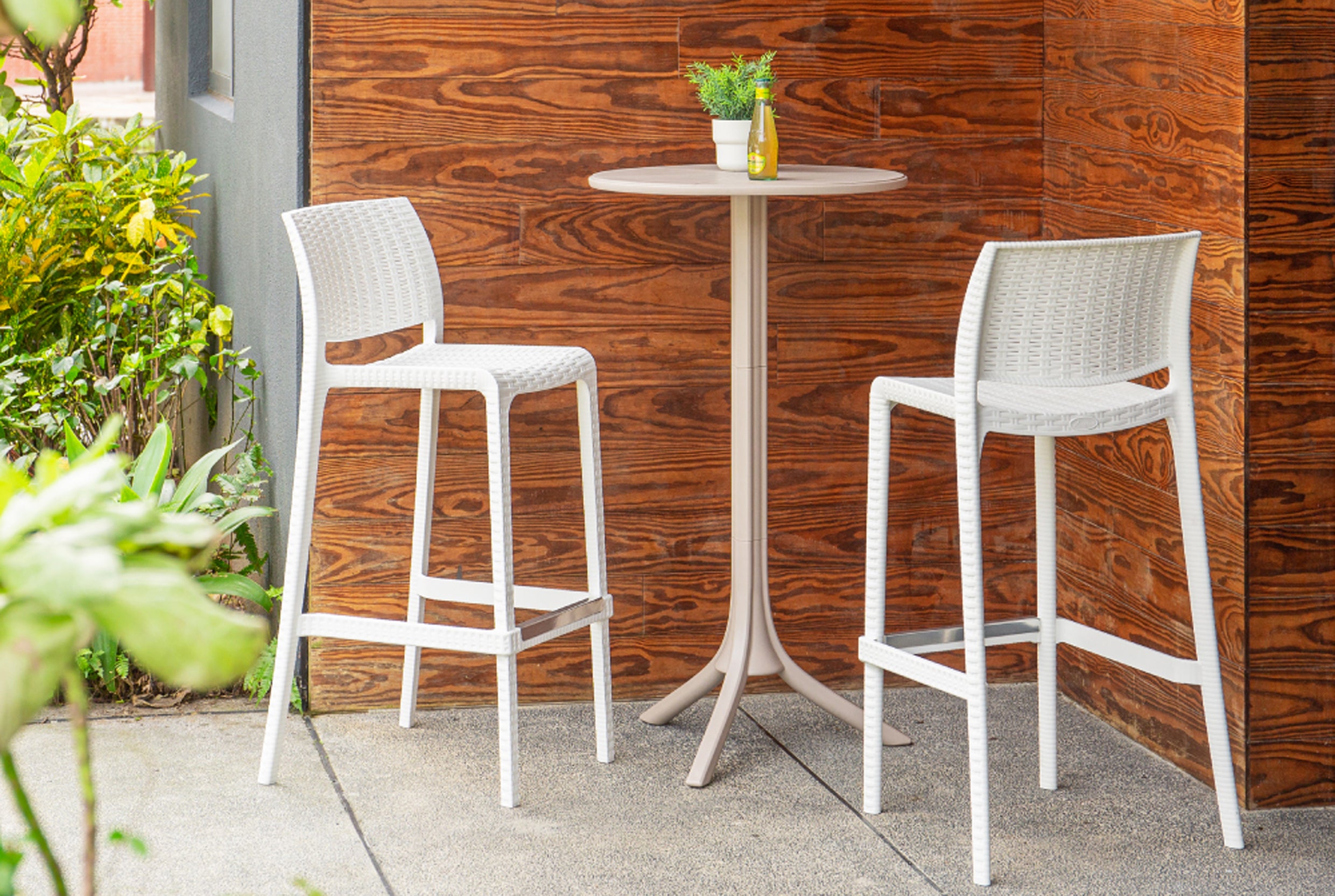 Silla Rue Alto 2 Piezas en ambiente de oficina elegante