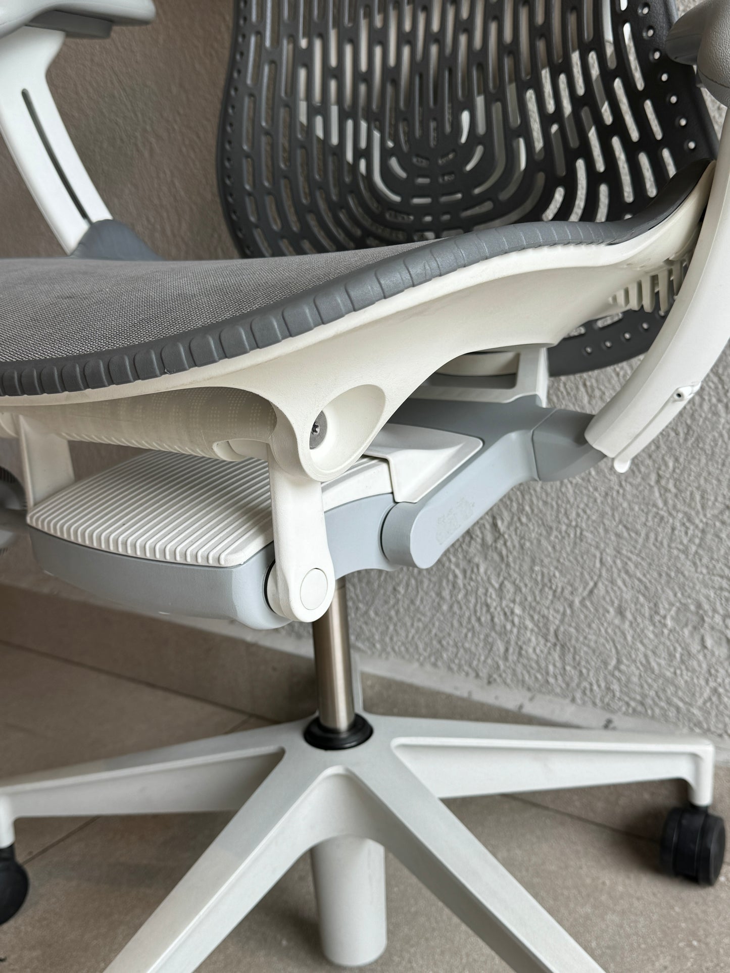 Silla Mirra 2 Herman Miller gris - Preowned