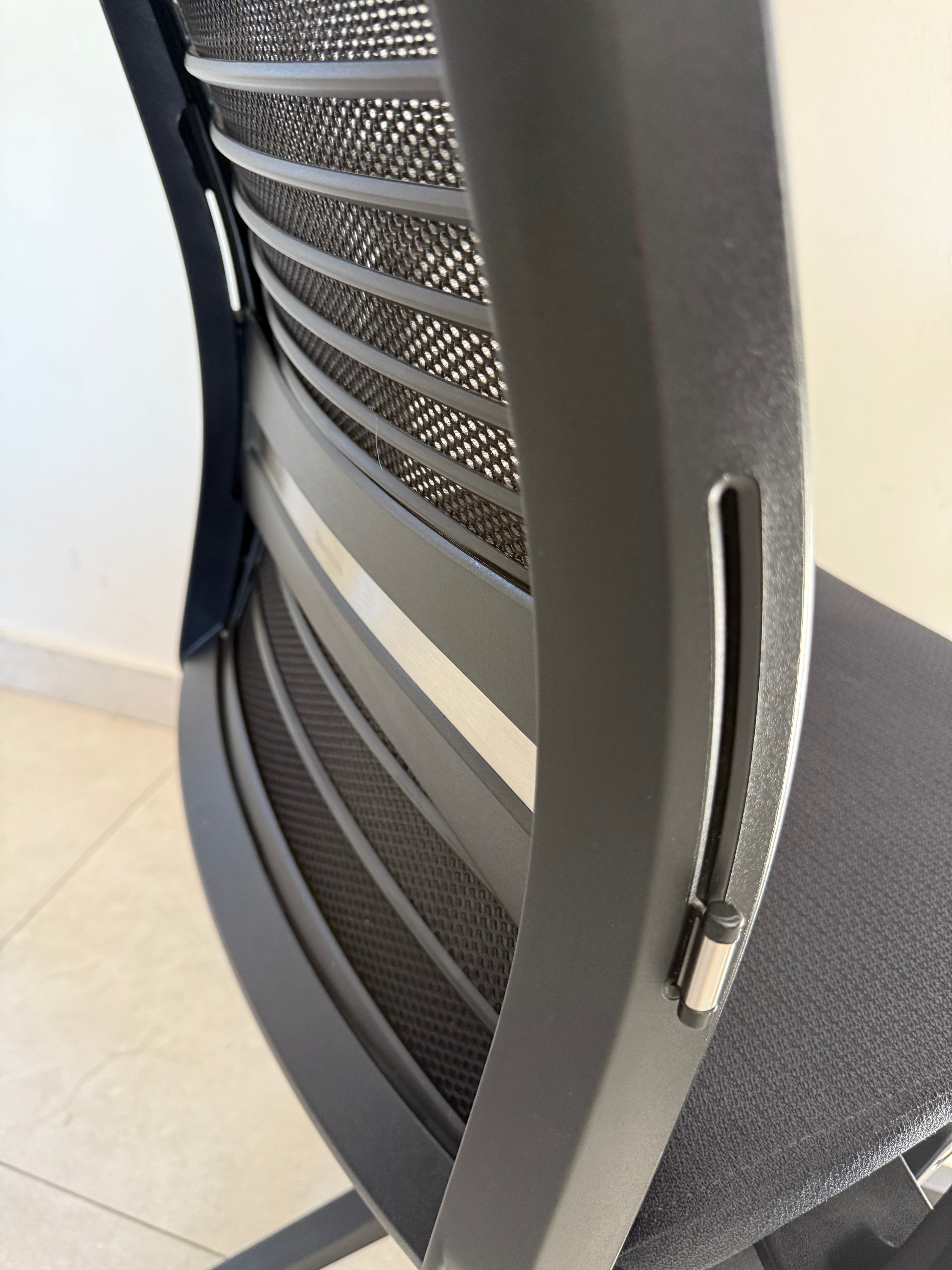 Silla Steelcase Think V2 color negro- Preowned