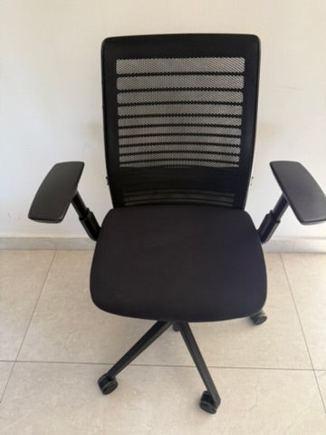 Silla Steelcase Think V2 color negro- Preowned