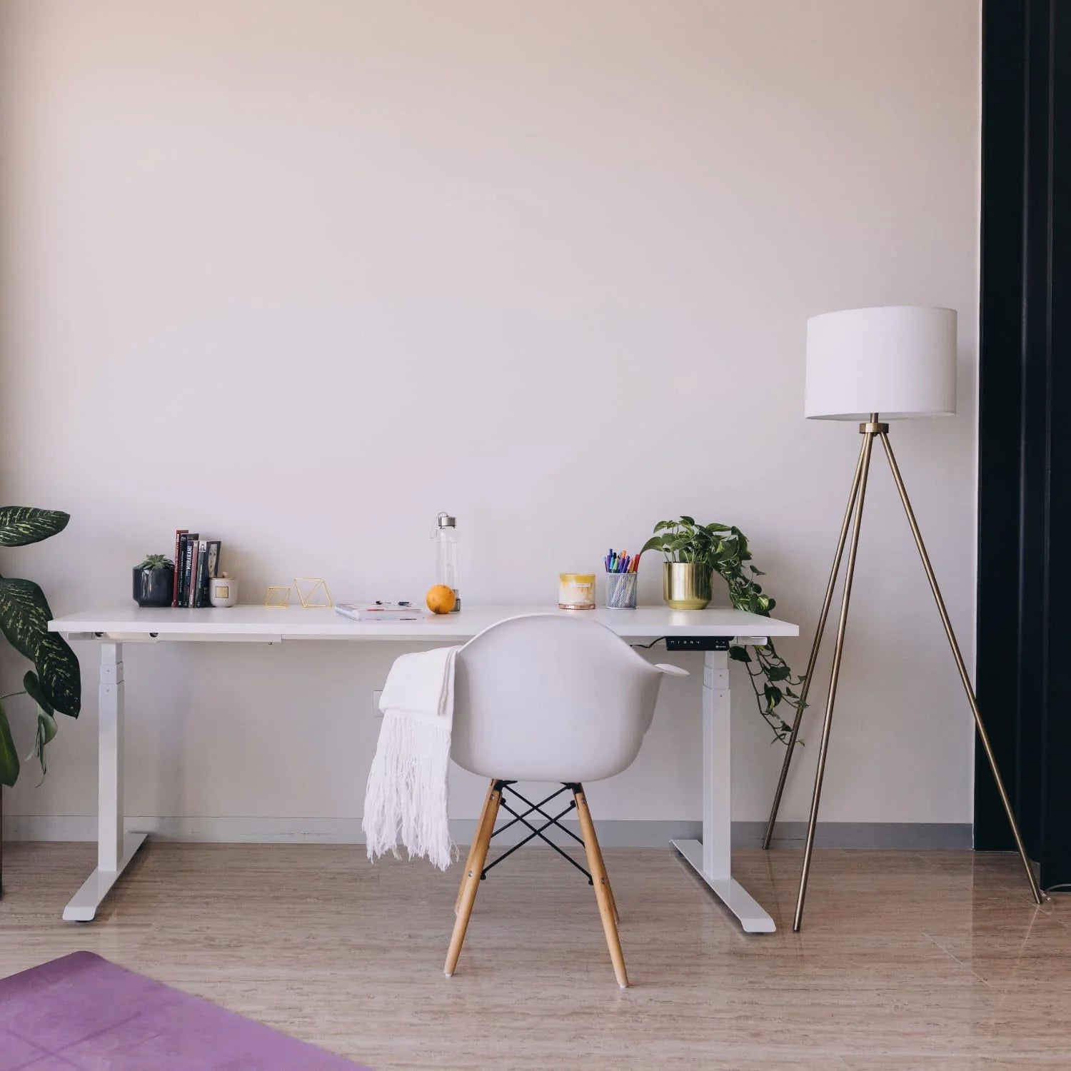 Escritorio ajustable con ruedas