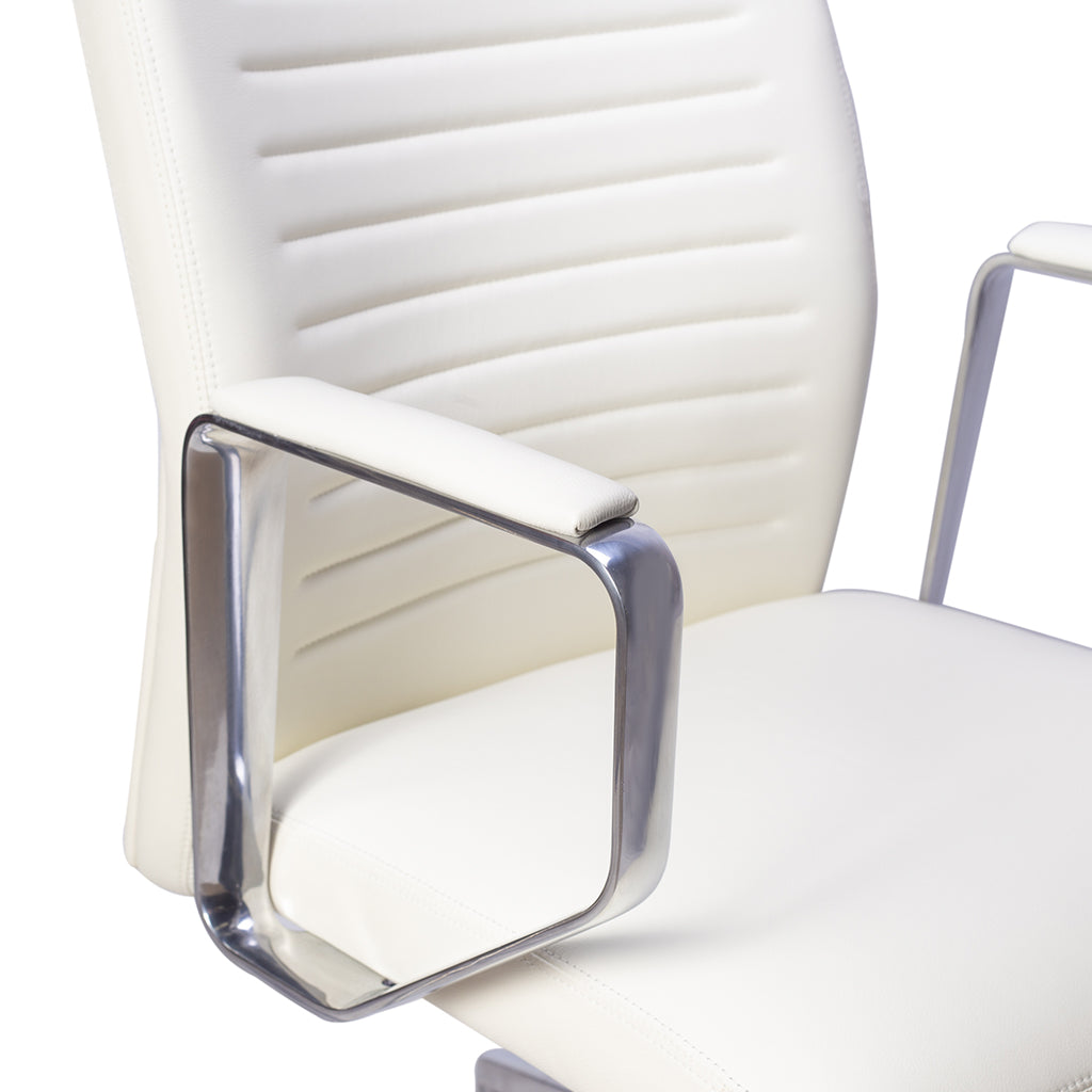 Close-up of premium materials of Sillón Ejecutivo 1210BL