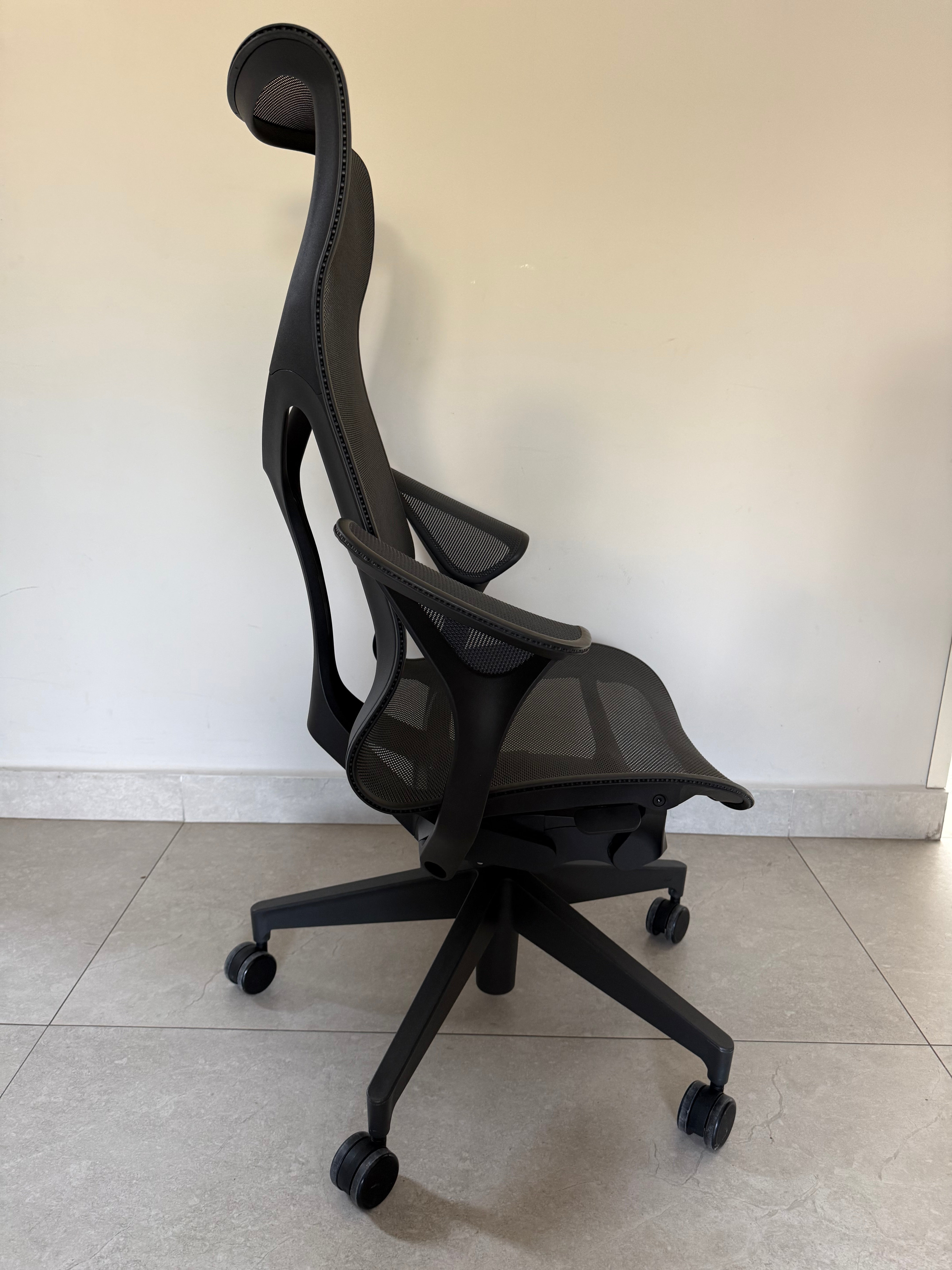 Silla Cosm Alta Brazo Leaf Herman Miller - Preowned