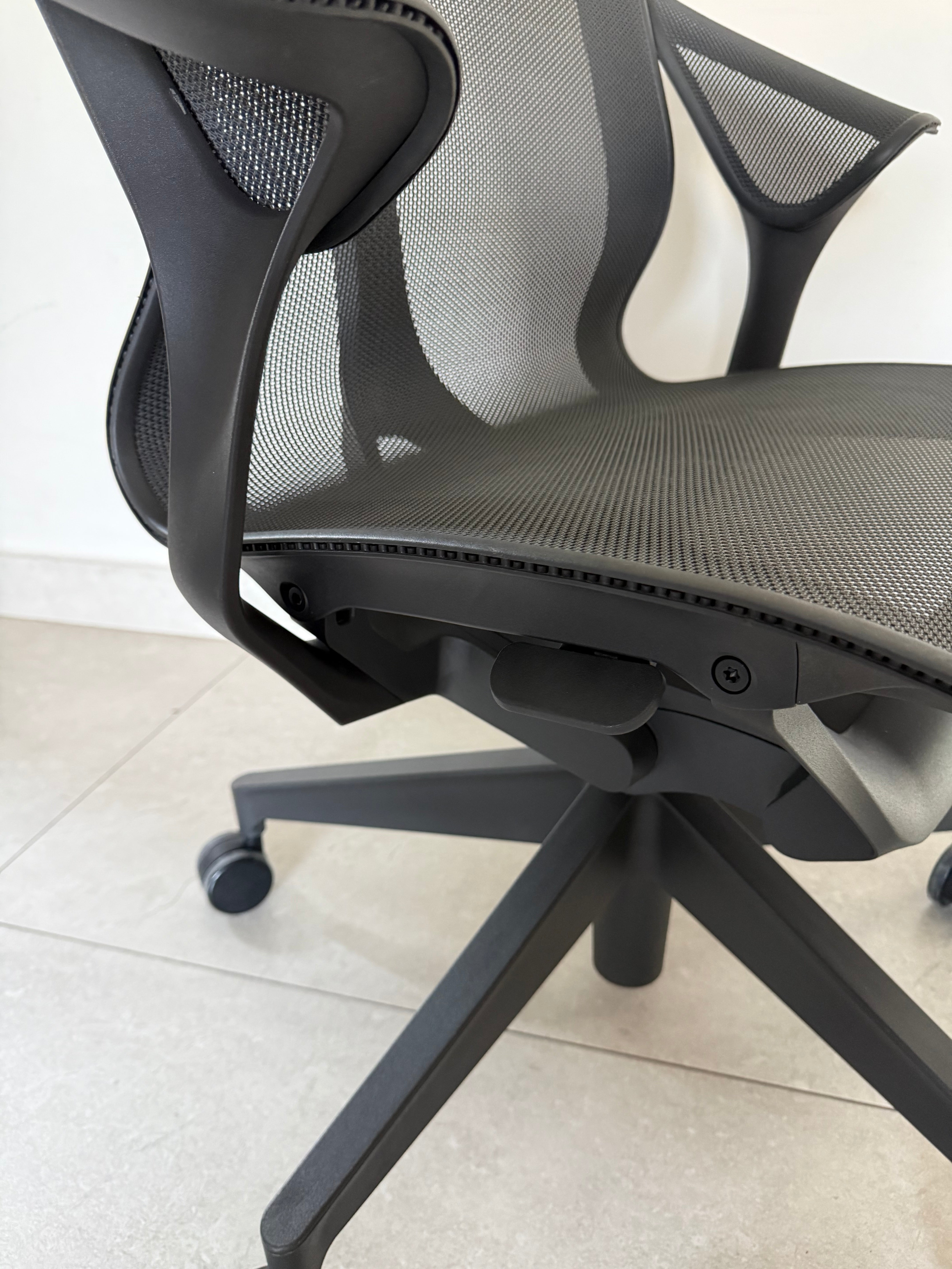 Silla Cosm Alta Brazo Leaf Herman Miller - Preowned