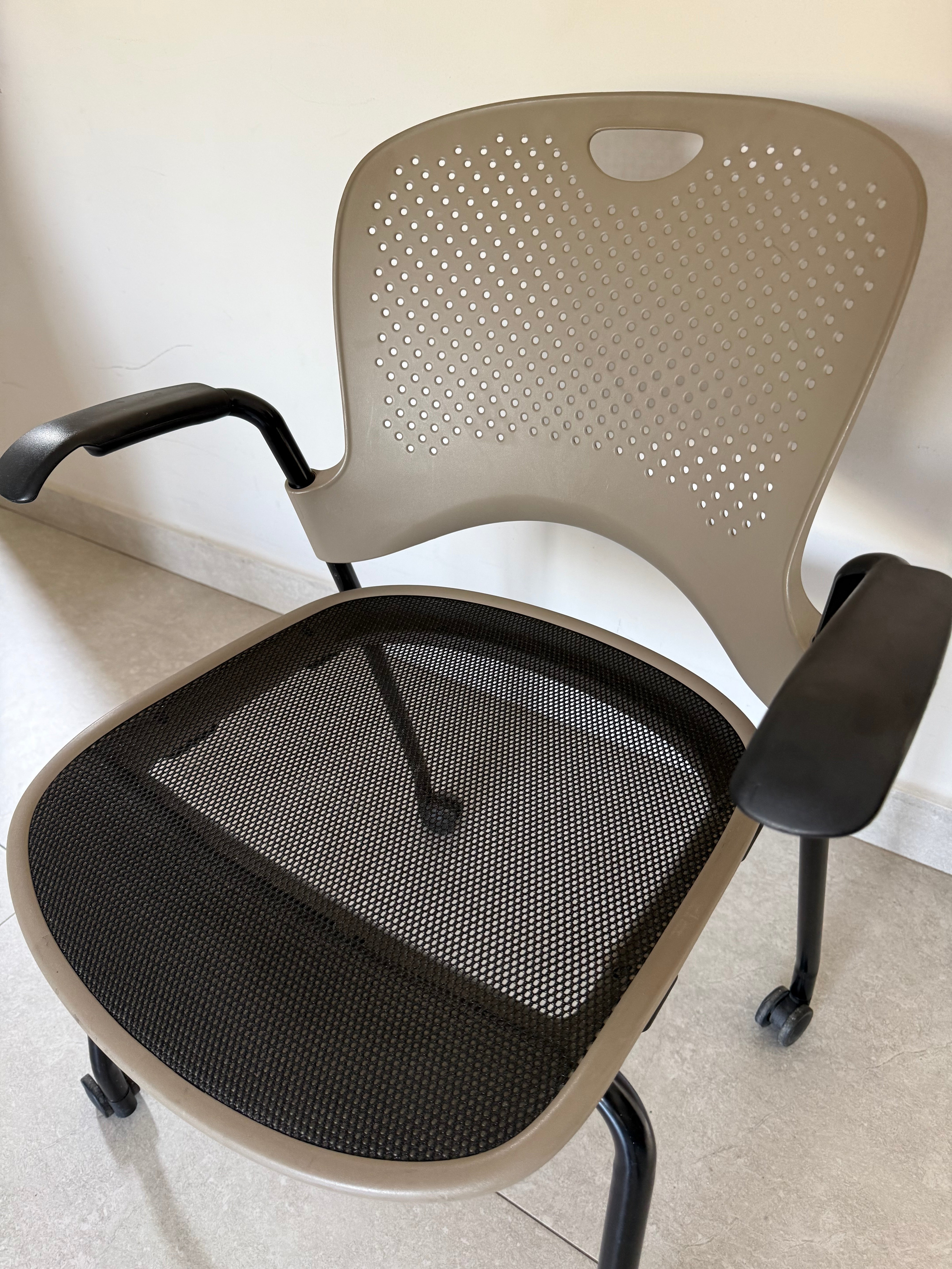 Silla Caper Café Herman Miller - Preowned