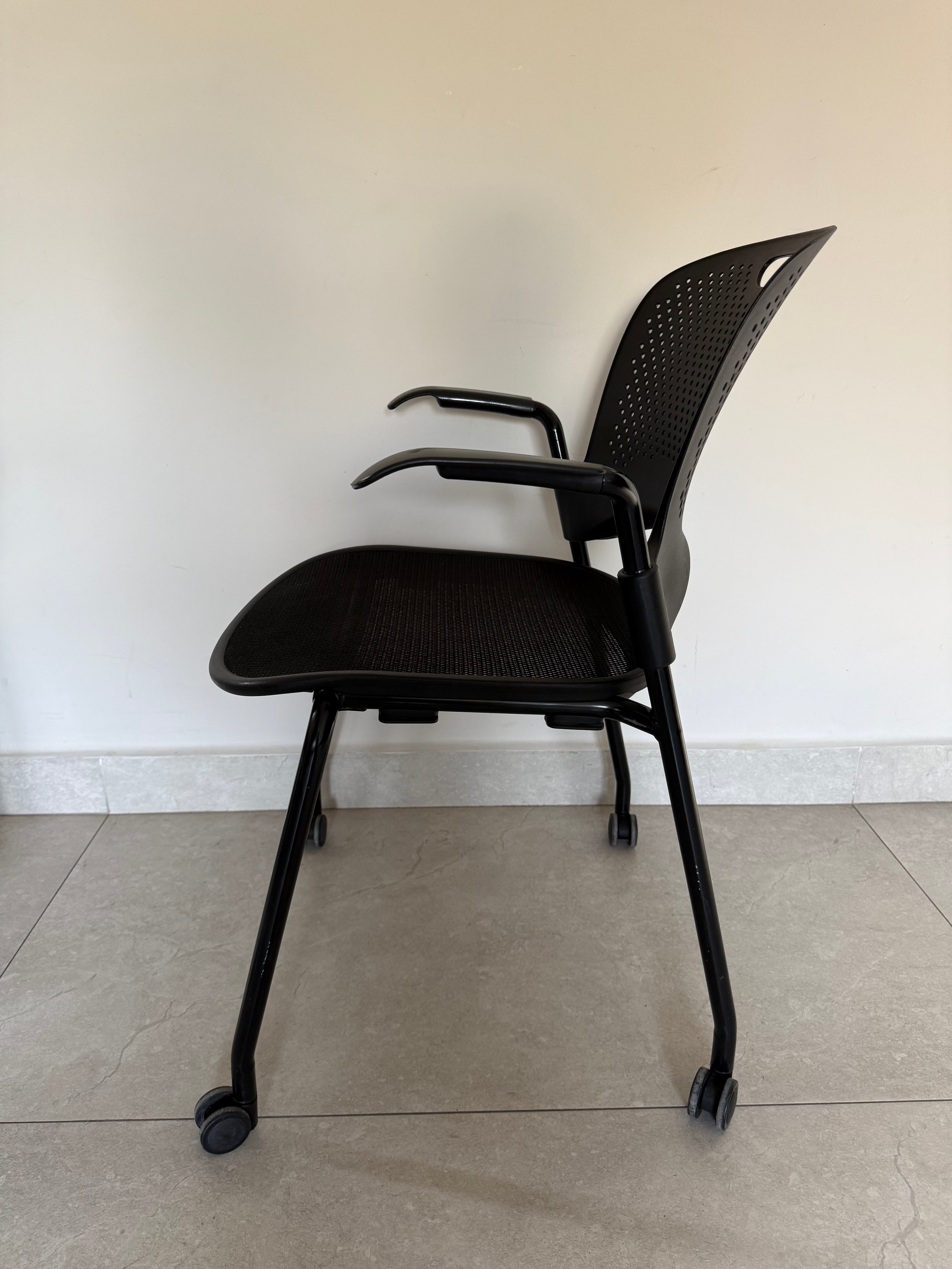 Silla Caper Negro Herman Miller - Preowned
