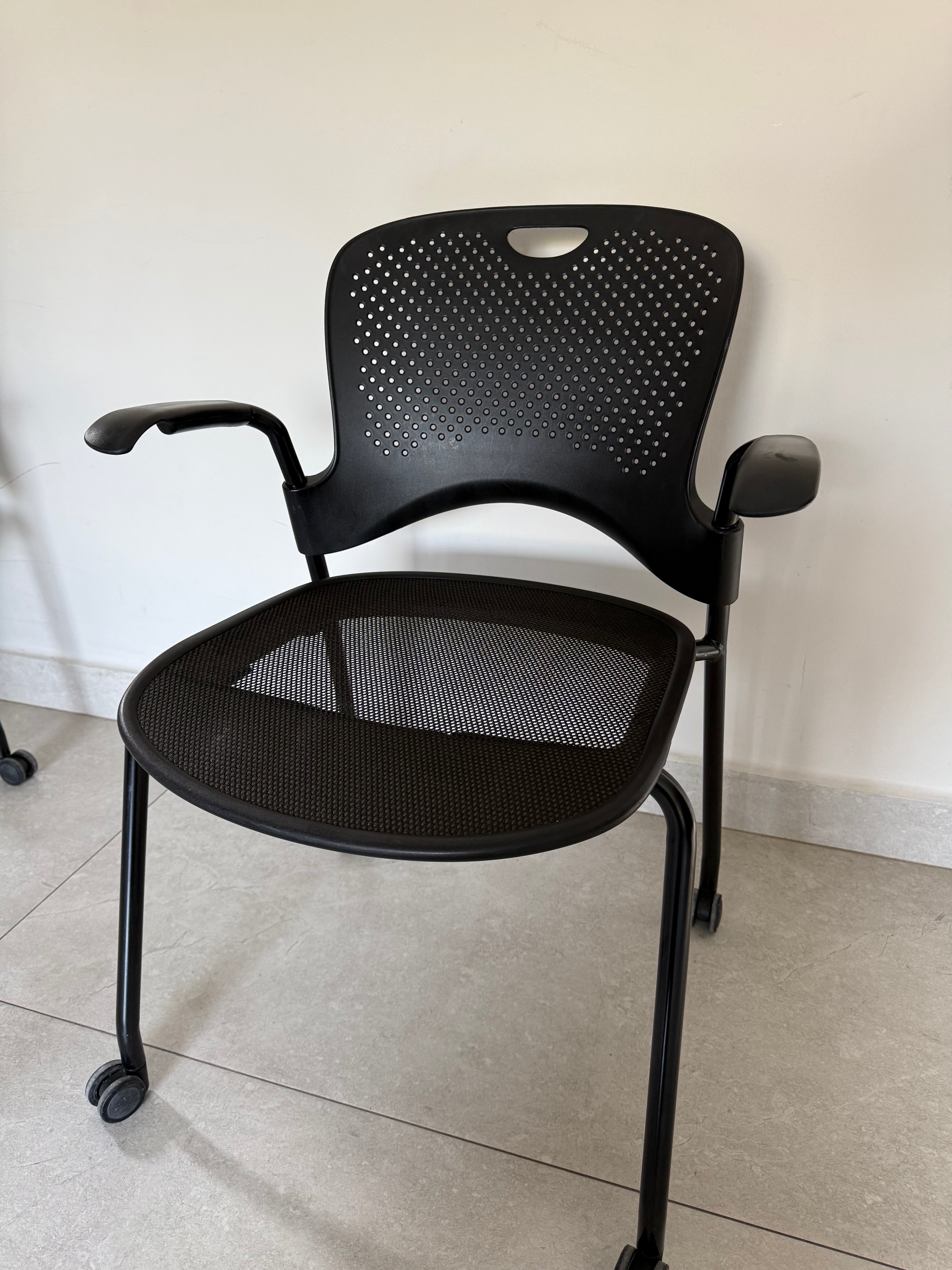 Silla Caper Negro Herman Miller - Preowned