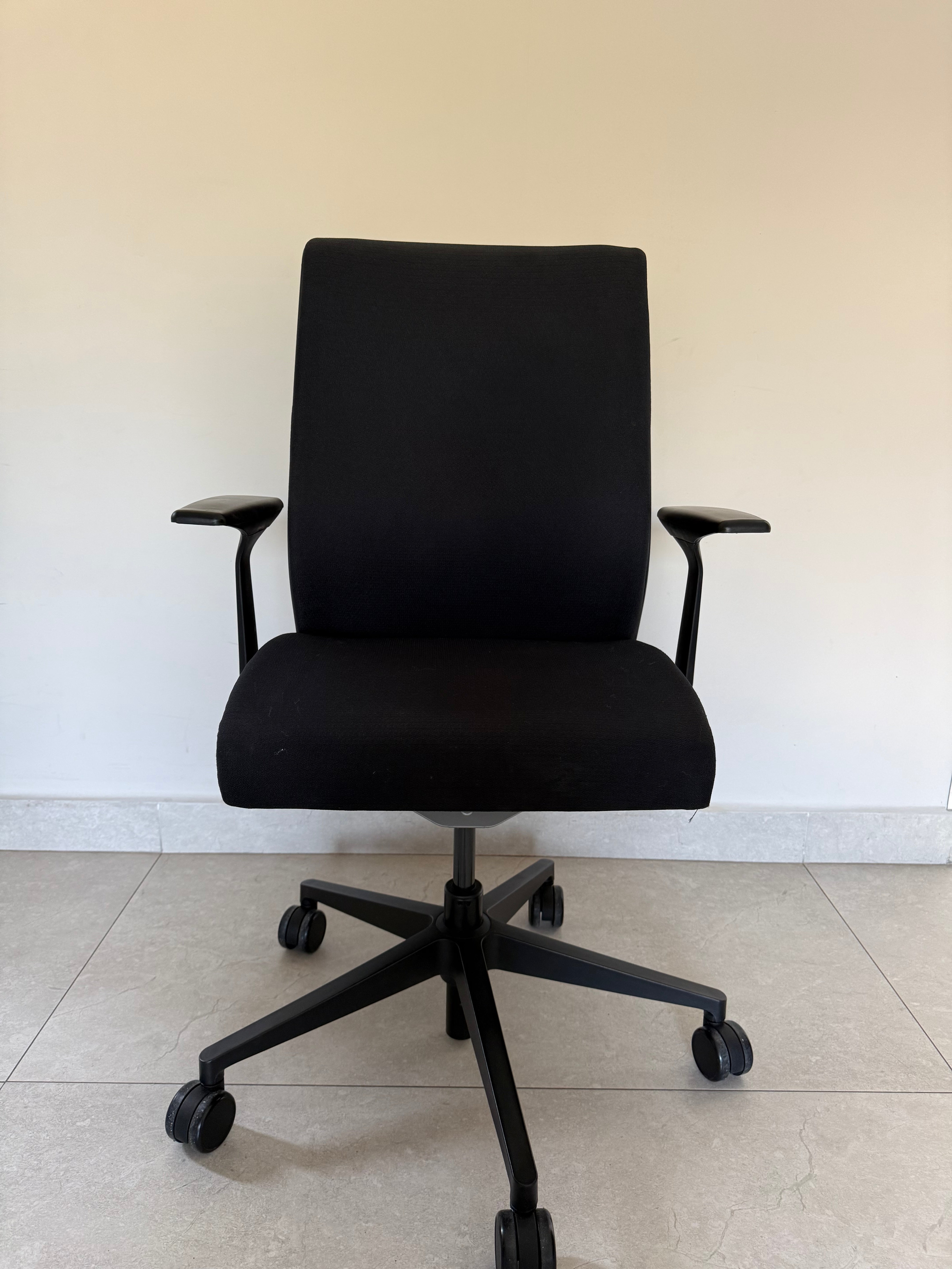 Silla Steelcase Think Negro Preowned