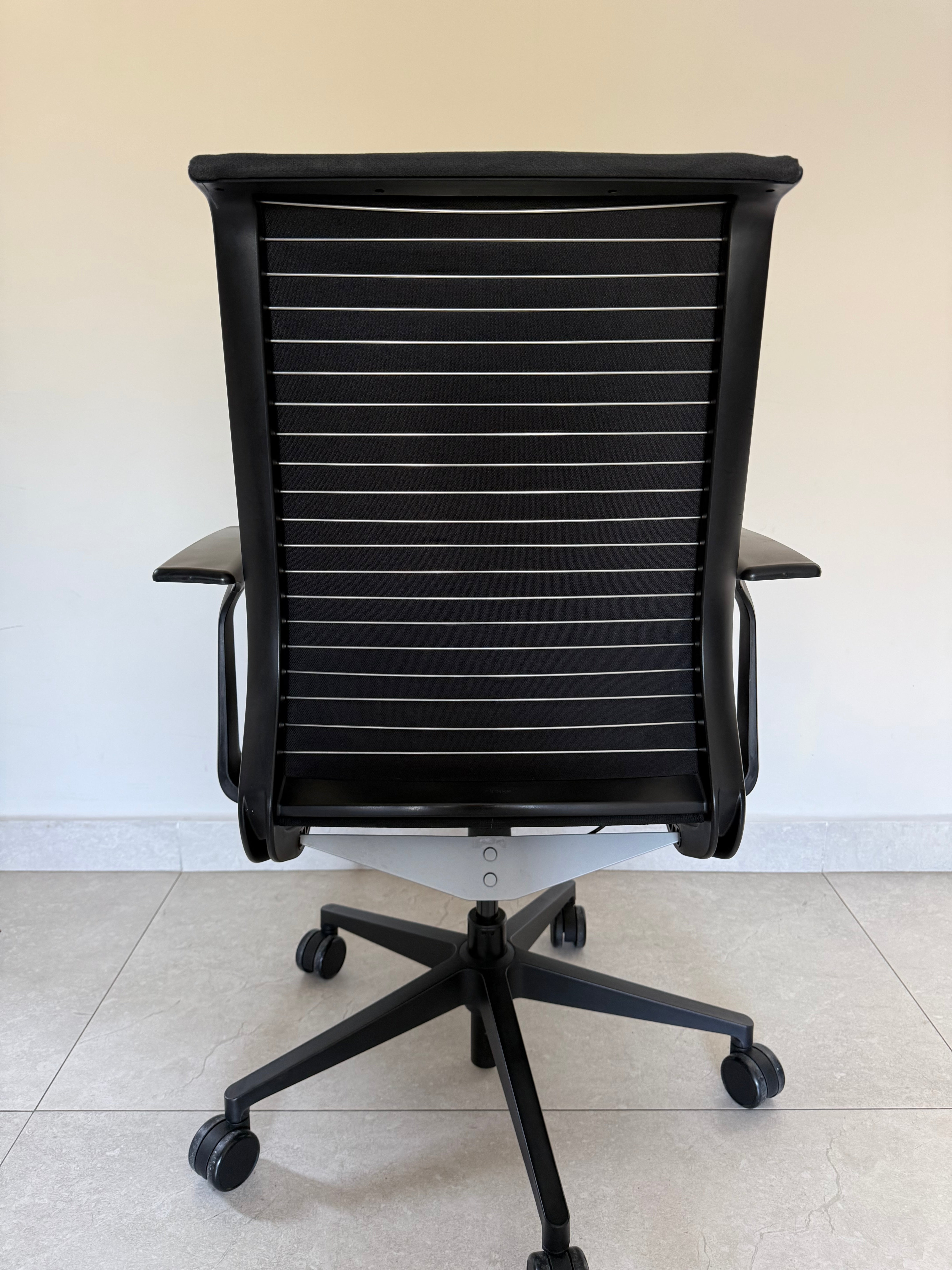 Silla Steelcase Think Negro Preowned