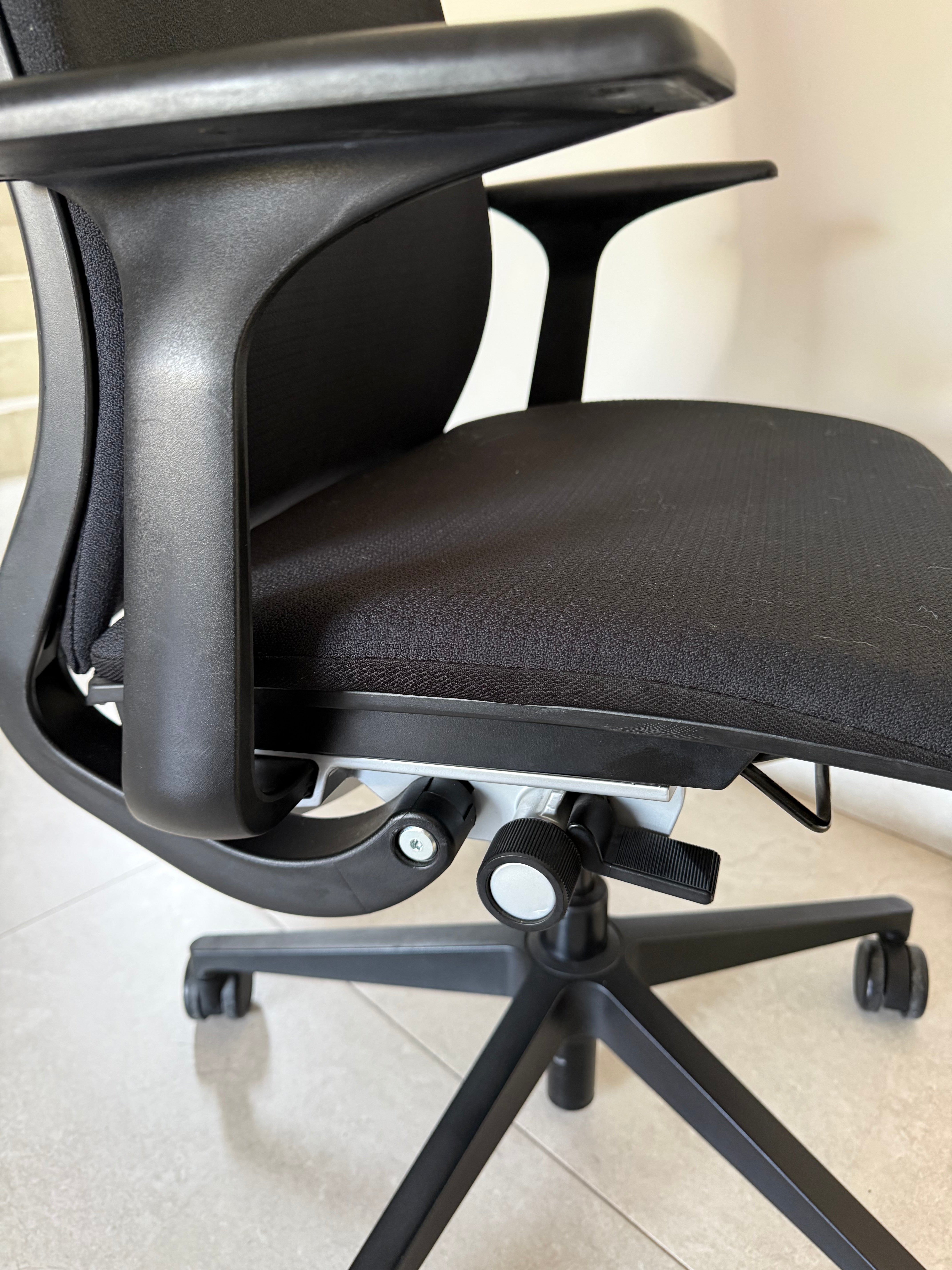 Silla Steelcase Think Negro Preowned