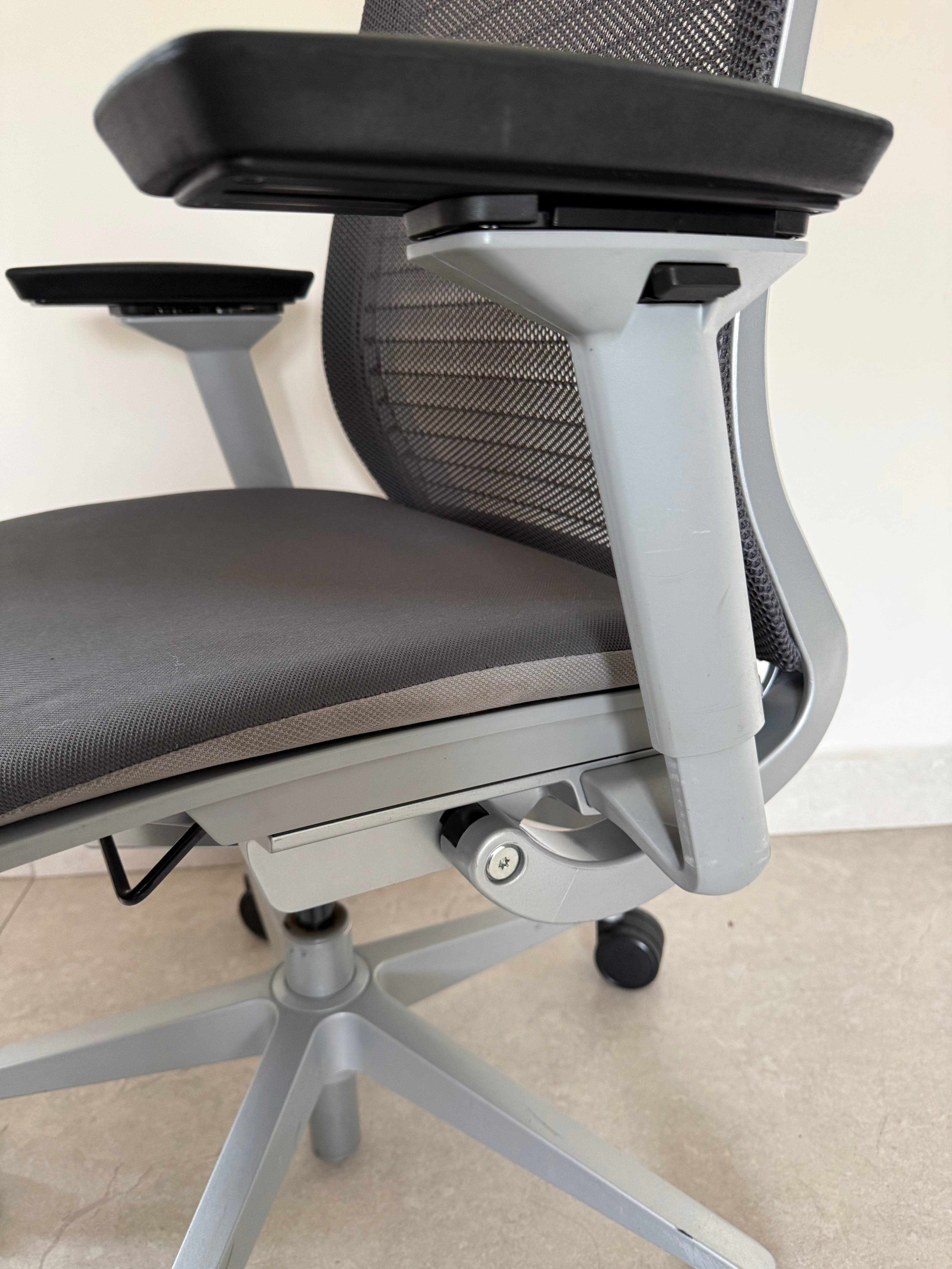 Silla Steelcase Think Gris Preowned