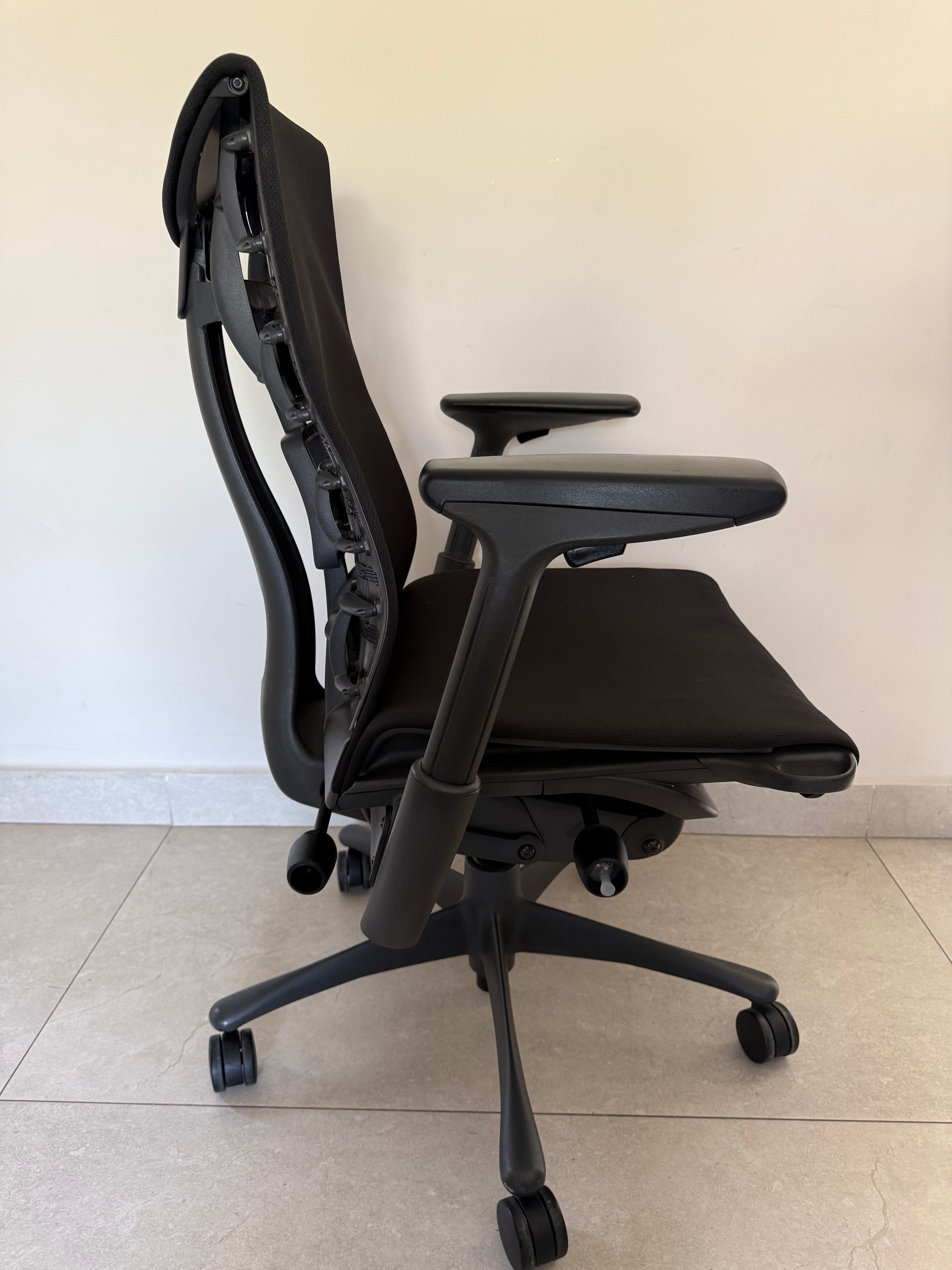 Embody Negra - Herman Miller Preowned