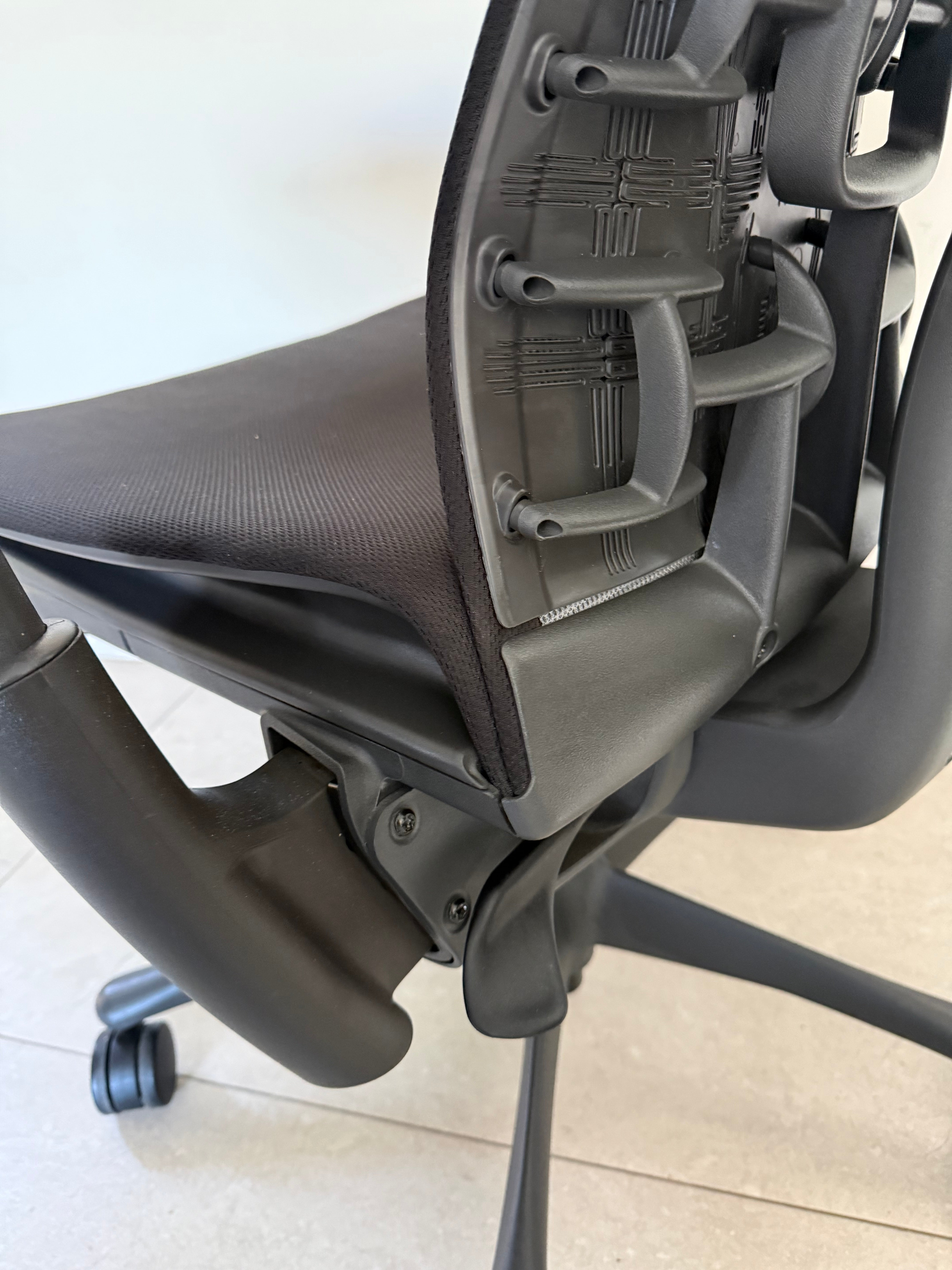 Embody Negra - Herman Miller Preowned