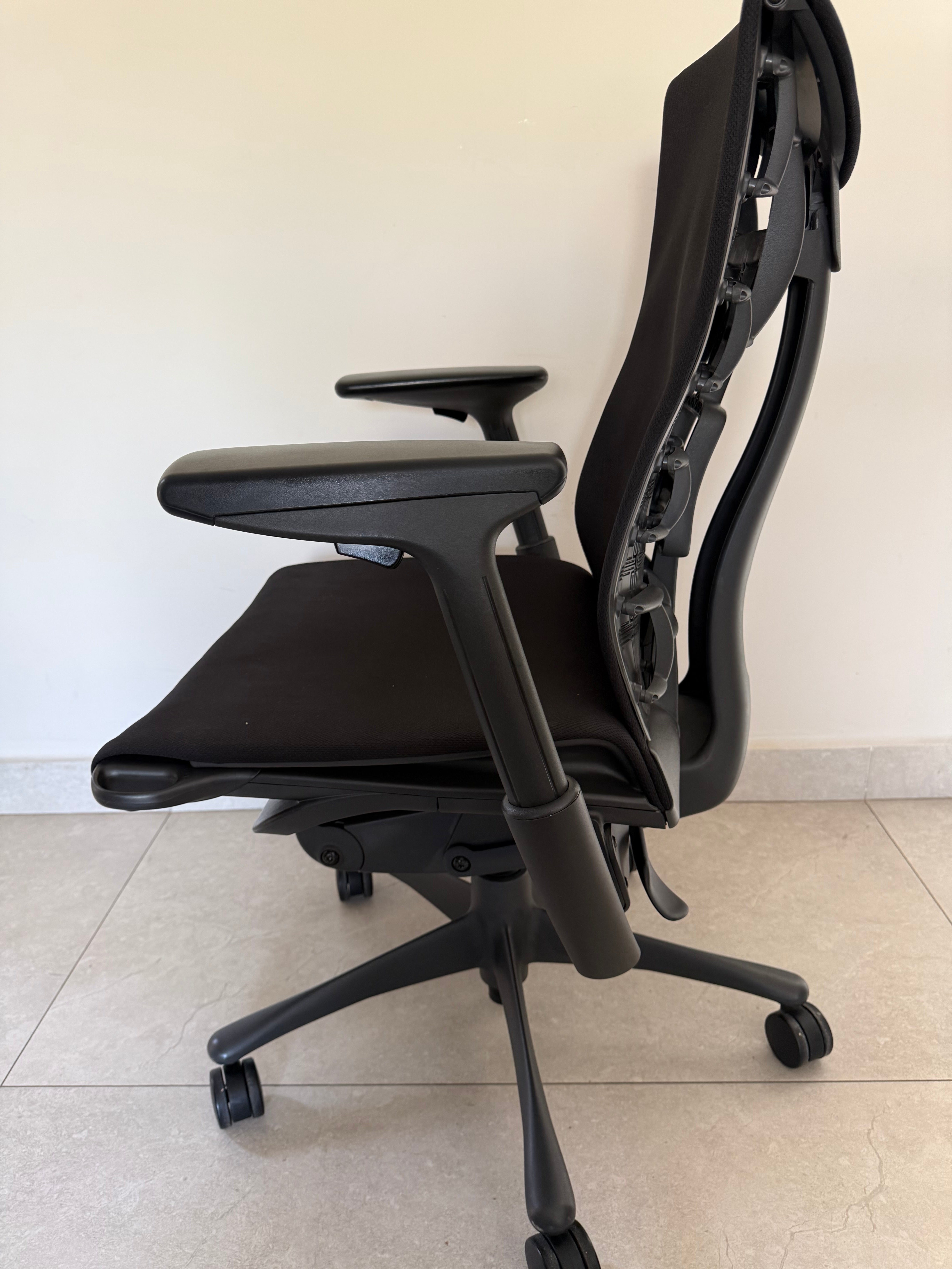 Embody Negra - Herman Miller Preowned