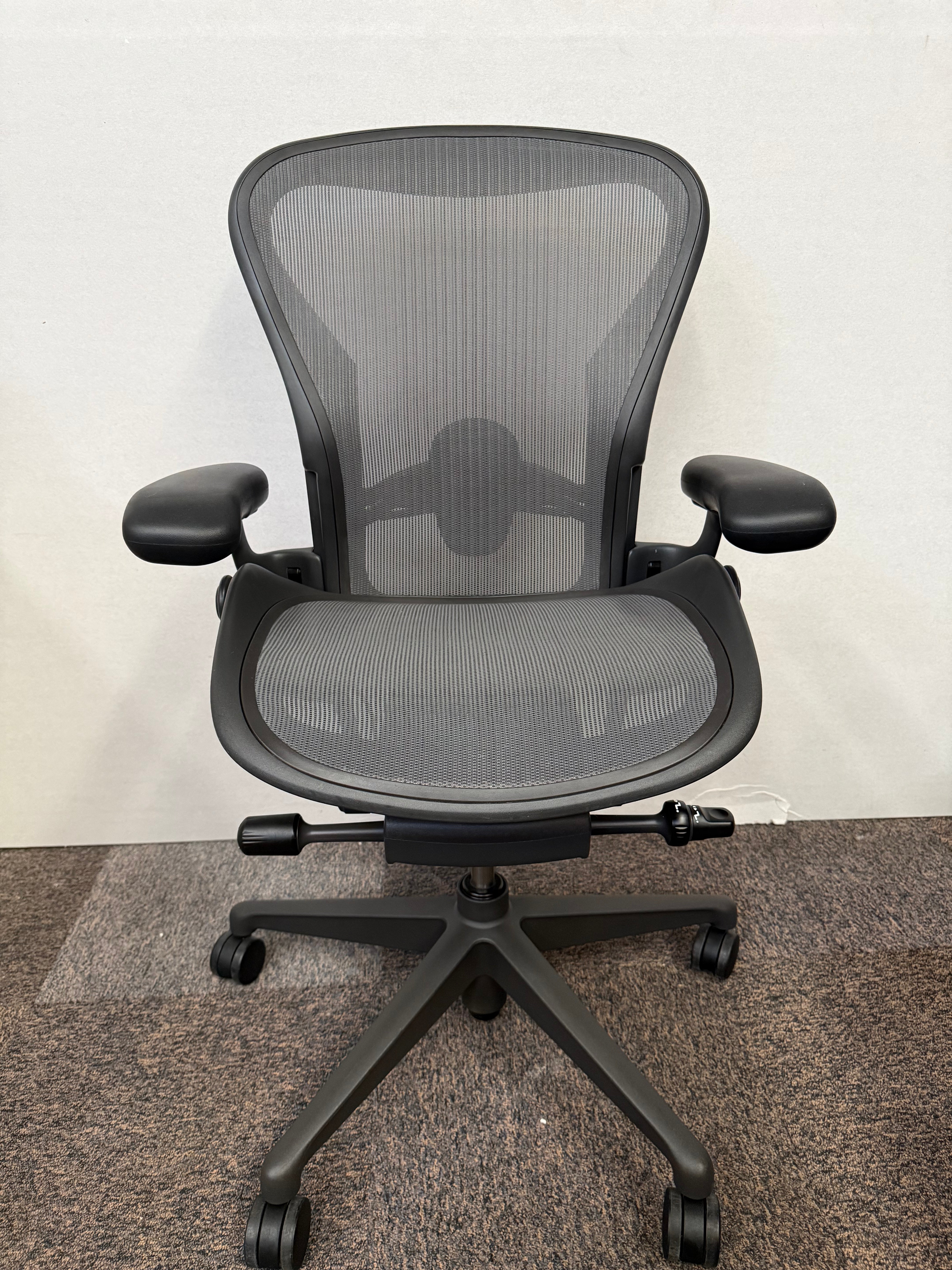 Aeron Herman Miller Equipada Remastered Talla B - Preowned