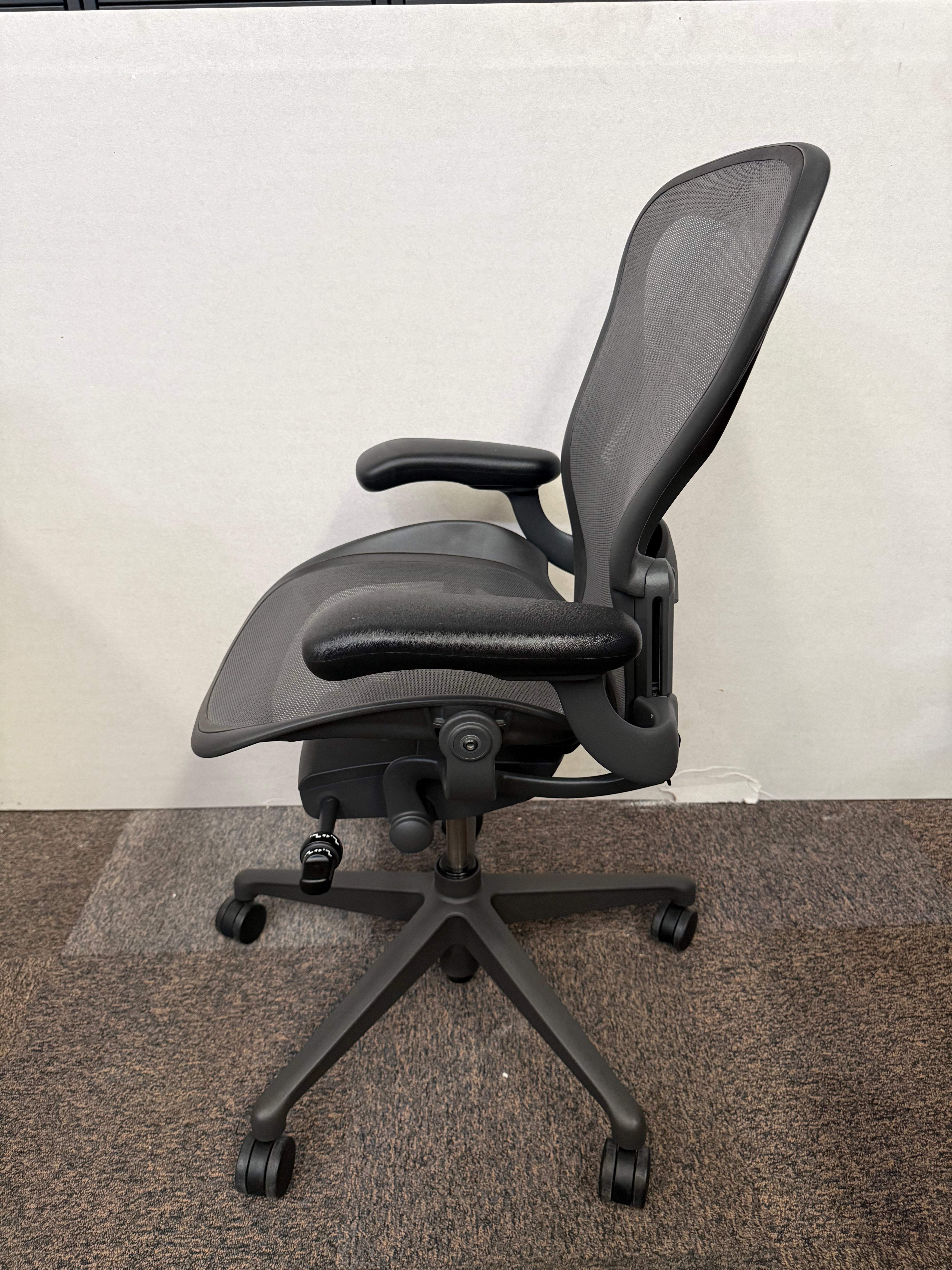 Aeron Herman Miller Equipada Remastered Talla B - Preowned