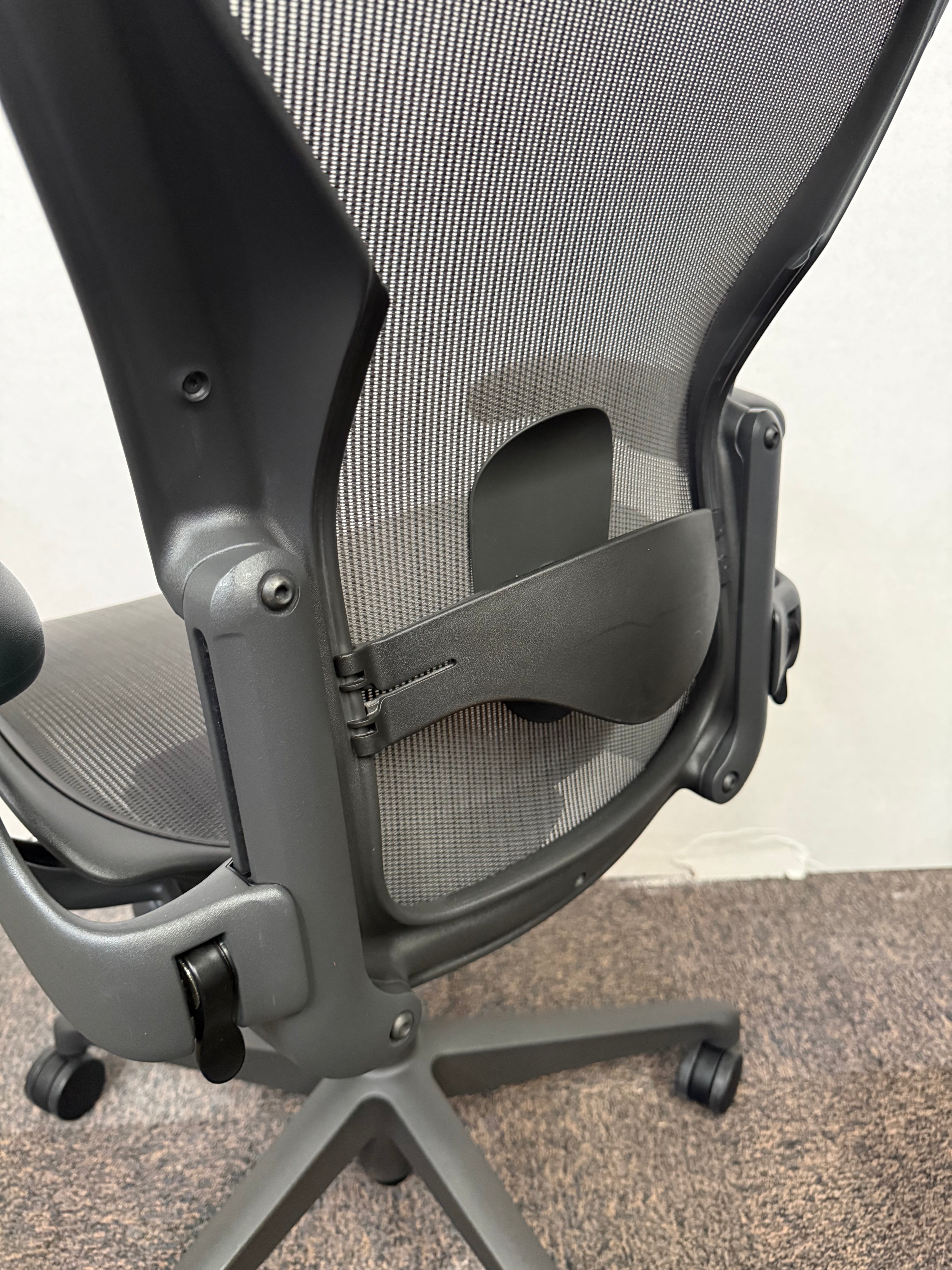 Aeron Herman Miller Equipada Remastered Talla B - Preowned