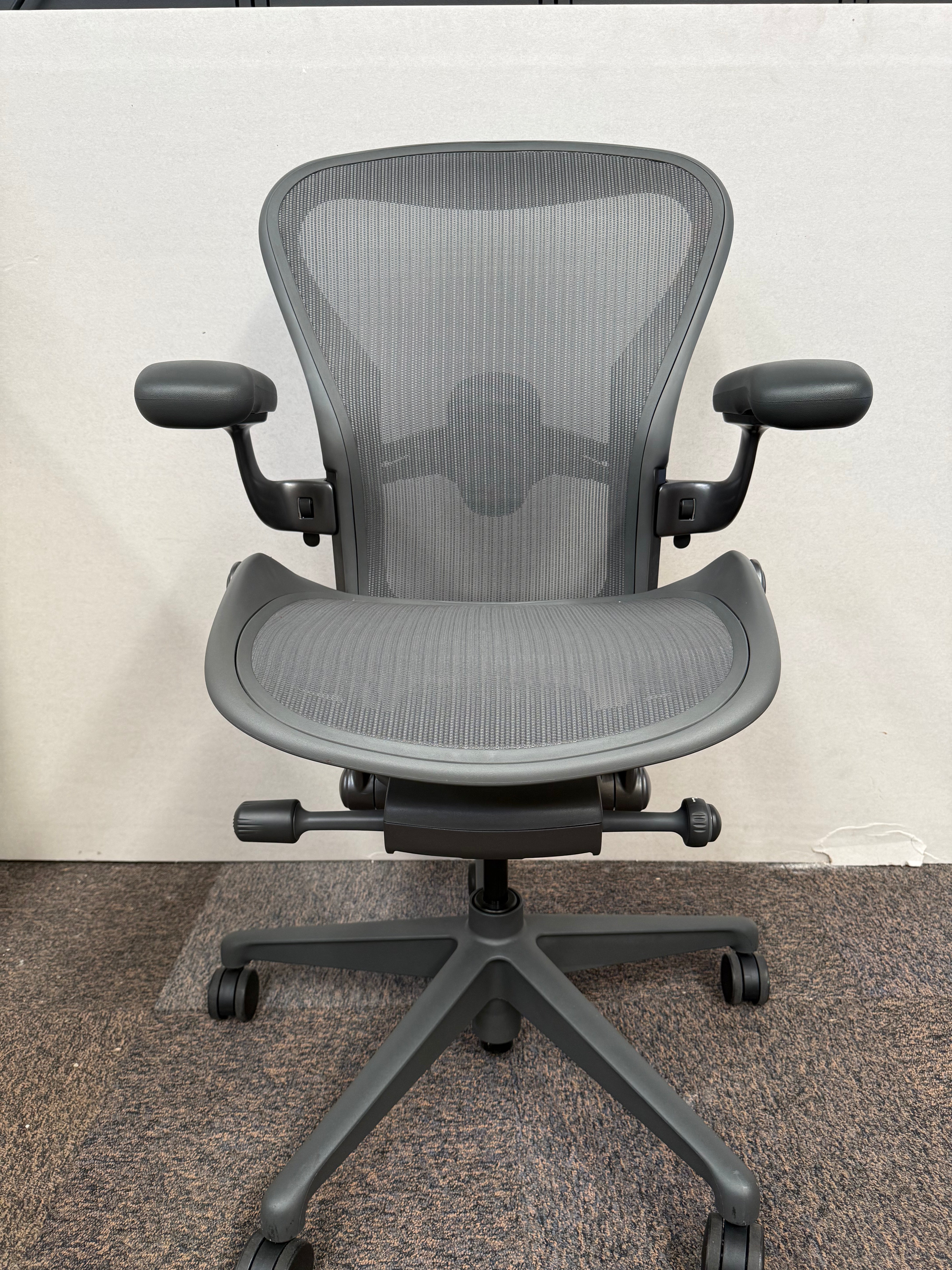 Silla Aeron Herman Miller Talla B Gris Bloqueo - Preowned
