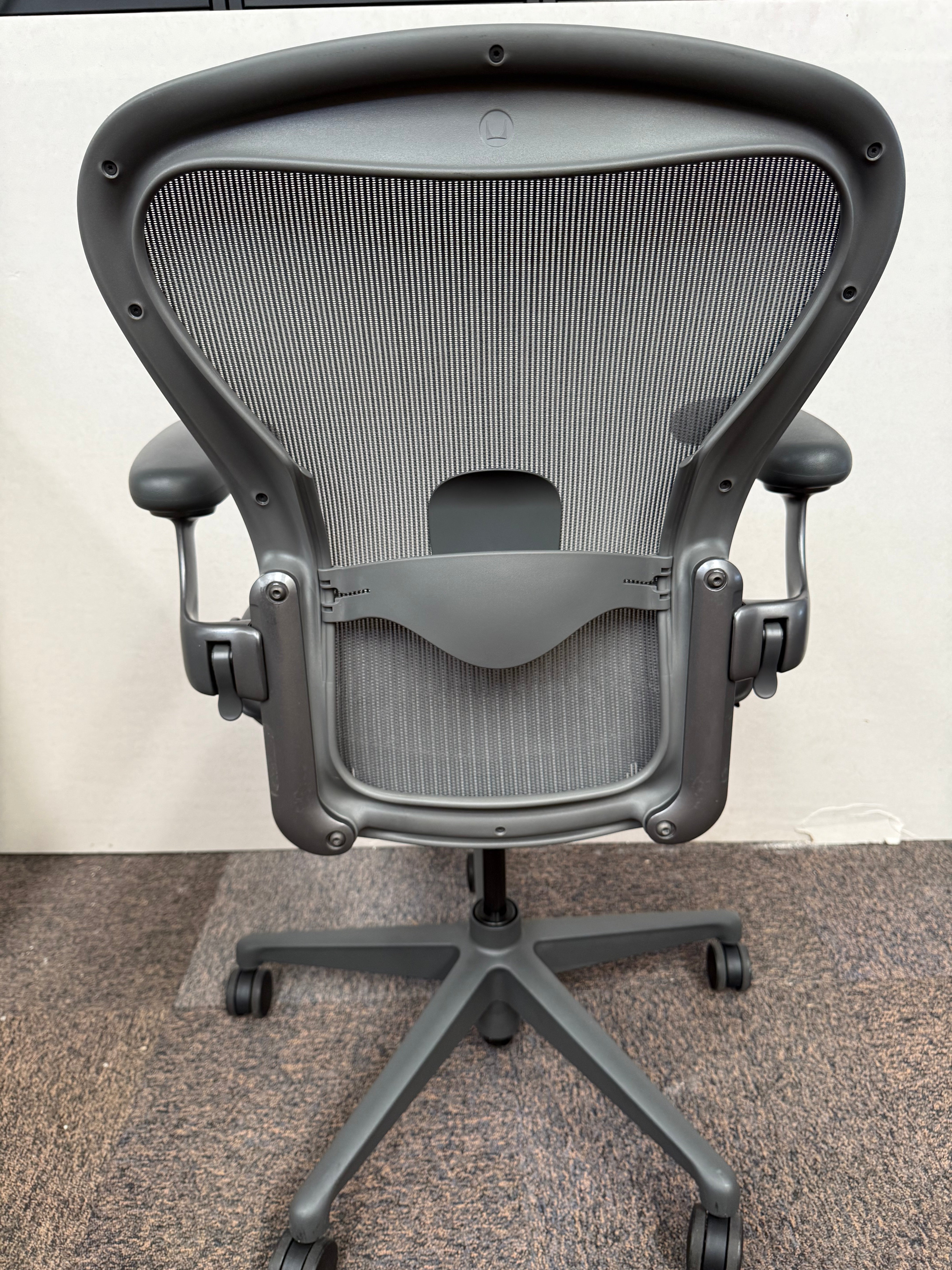 Silla Aeron Herman Miller Talla B Gris Bloqueo - Preowned