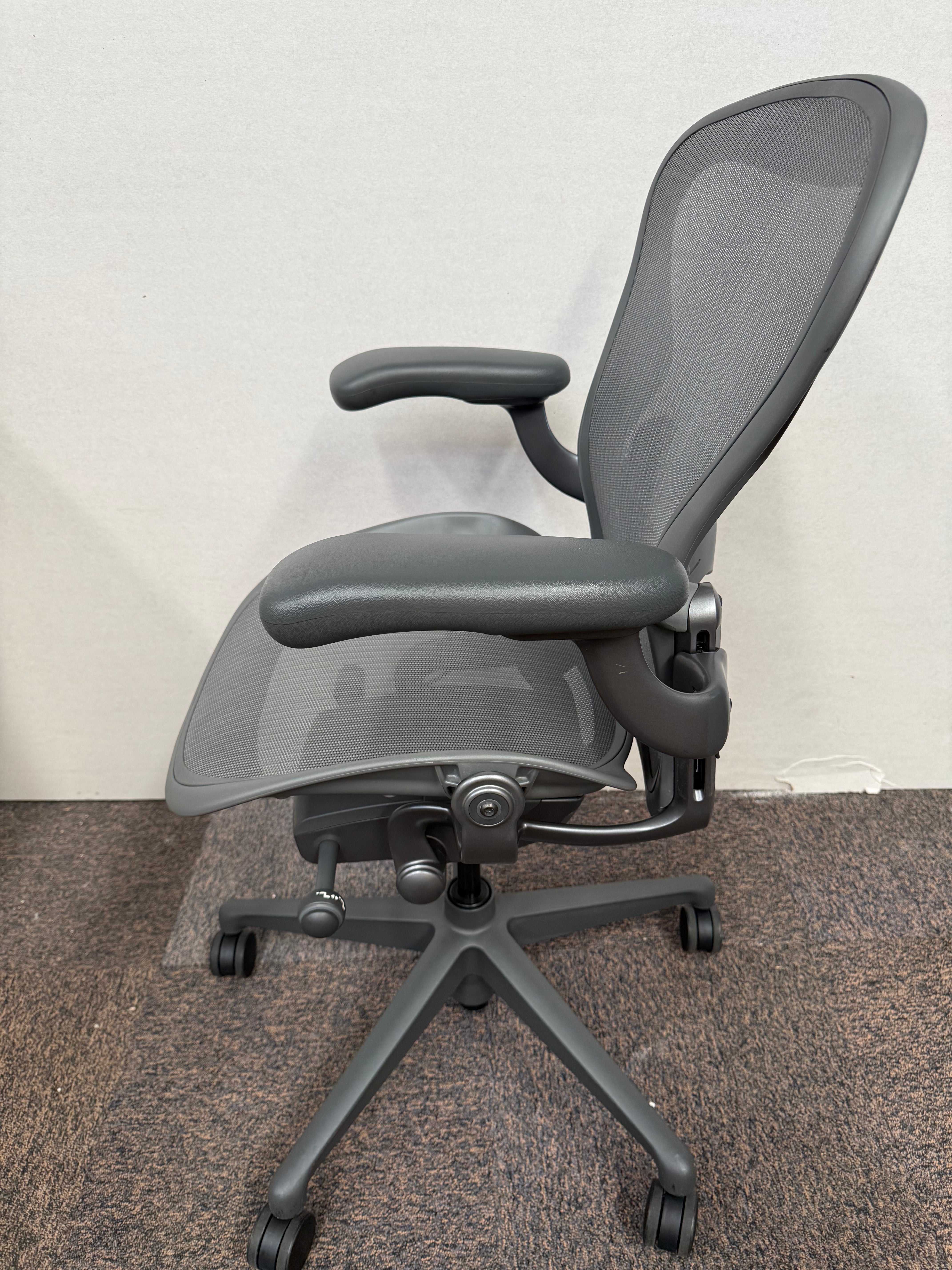 Silla Aeron Herman Miller Talla B Gris Bloqueo - Preowned
