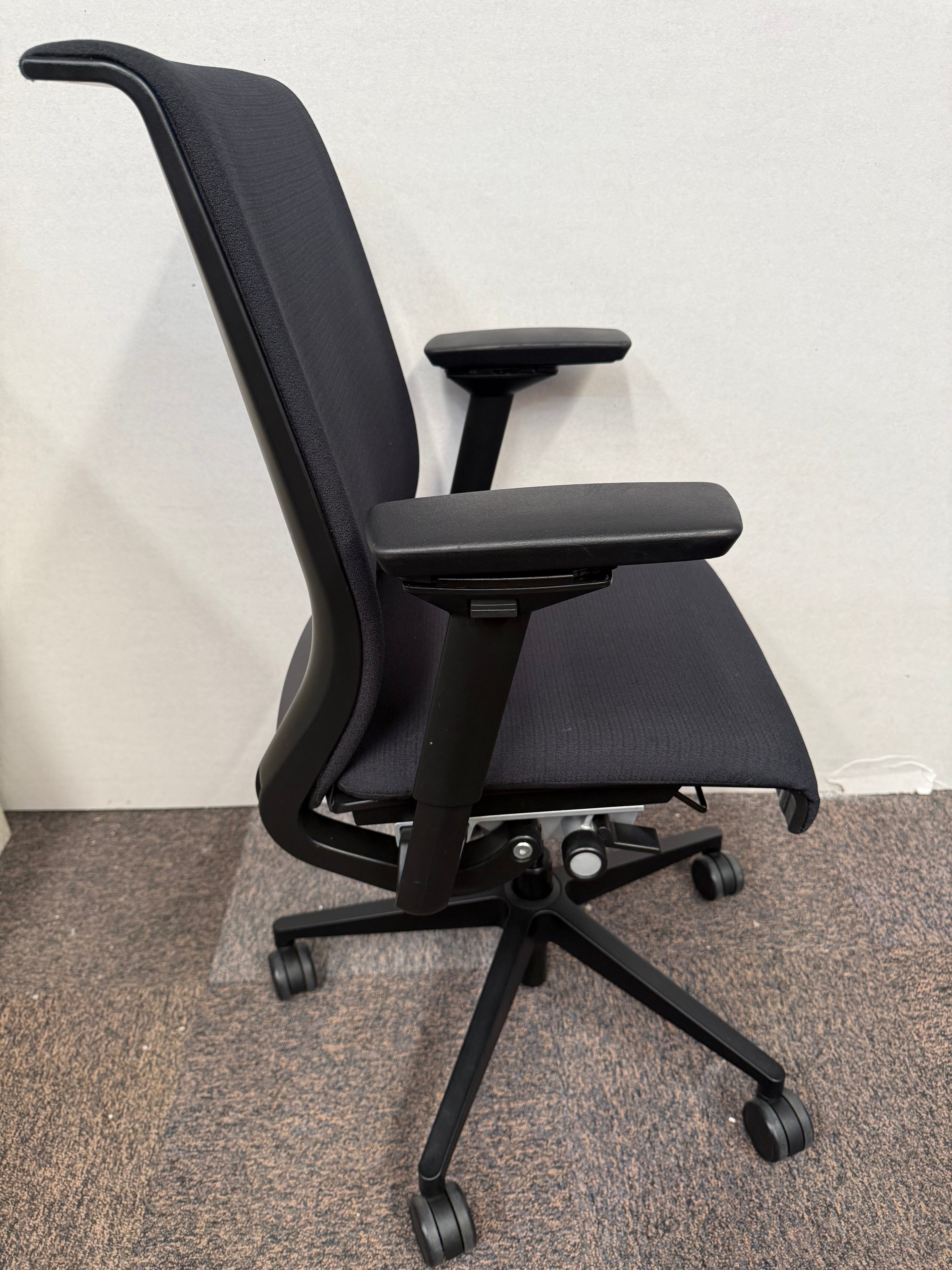 Silla Steelcase Think Negro Equipada Preowned