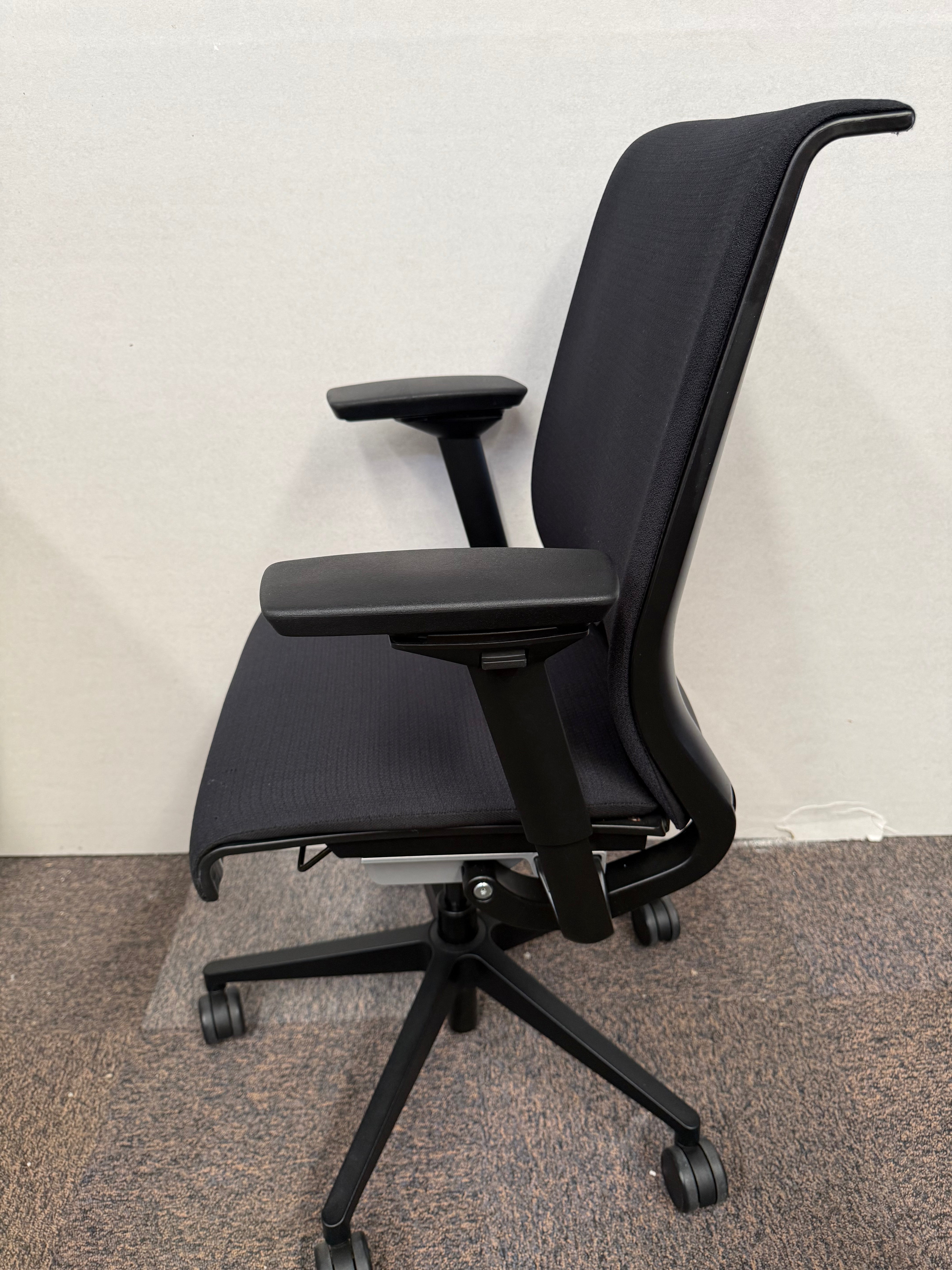 Silla Steelcase Think Negro Equipada Preowned