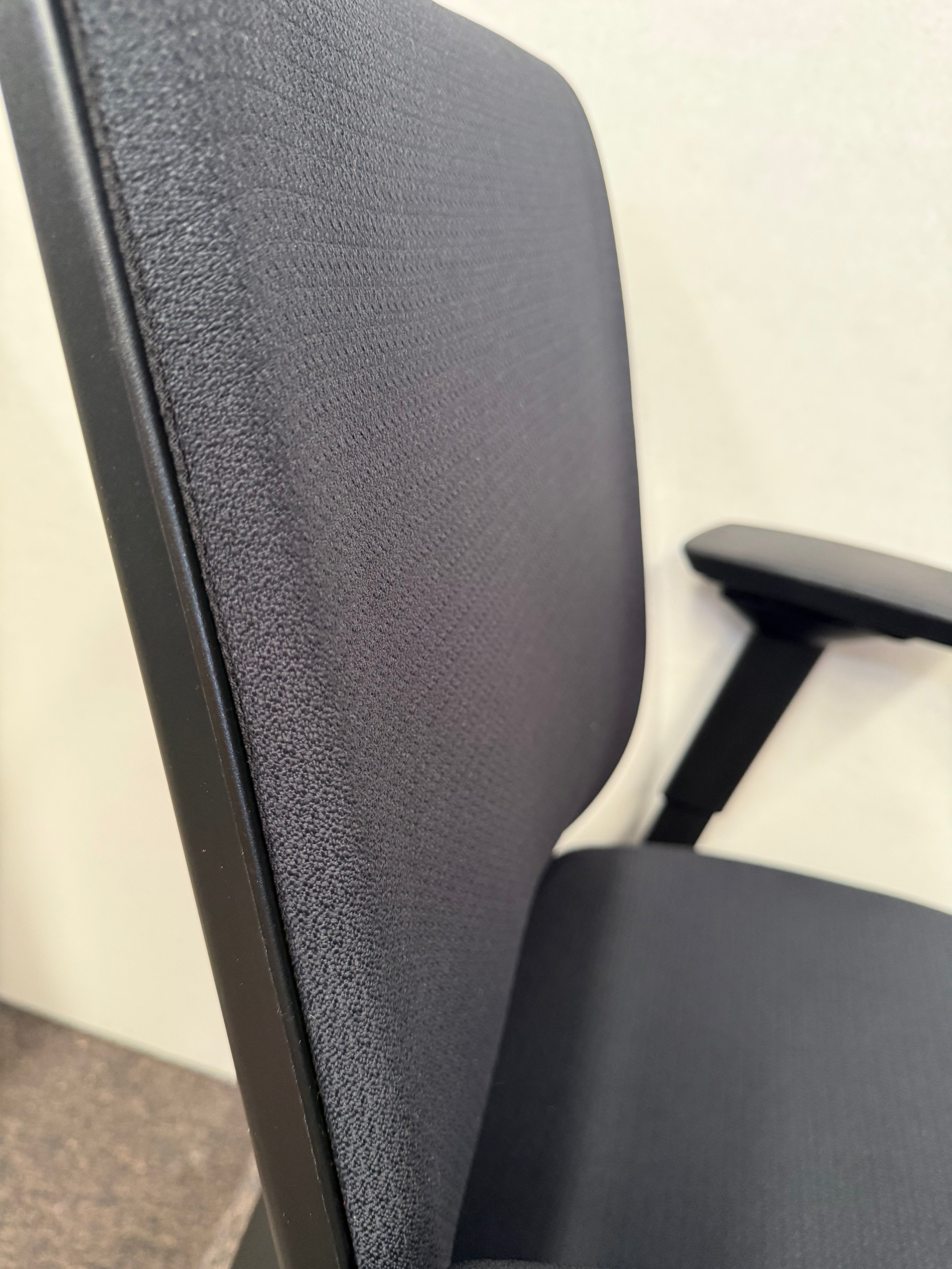 Silla Steelcase Think Negro Equipada Preowned