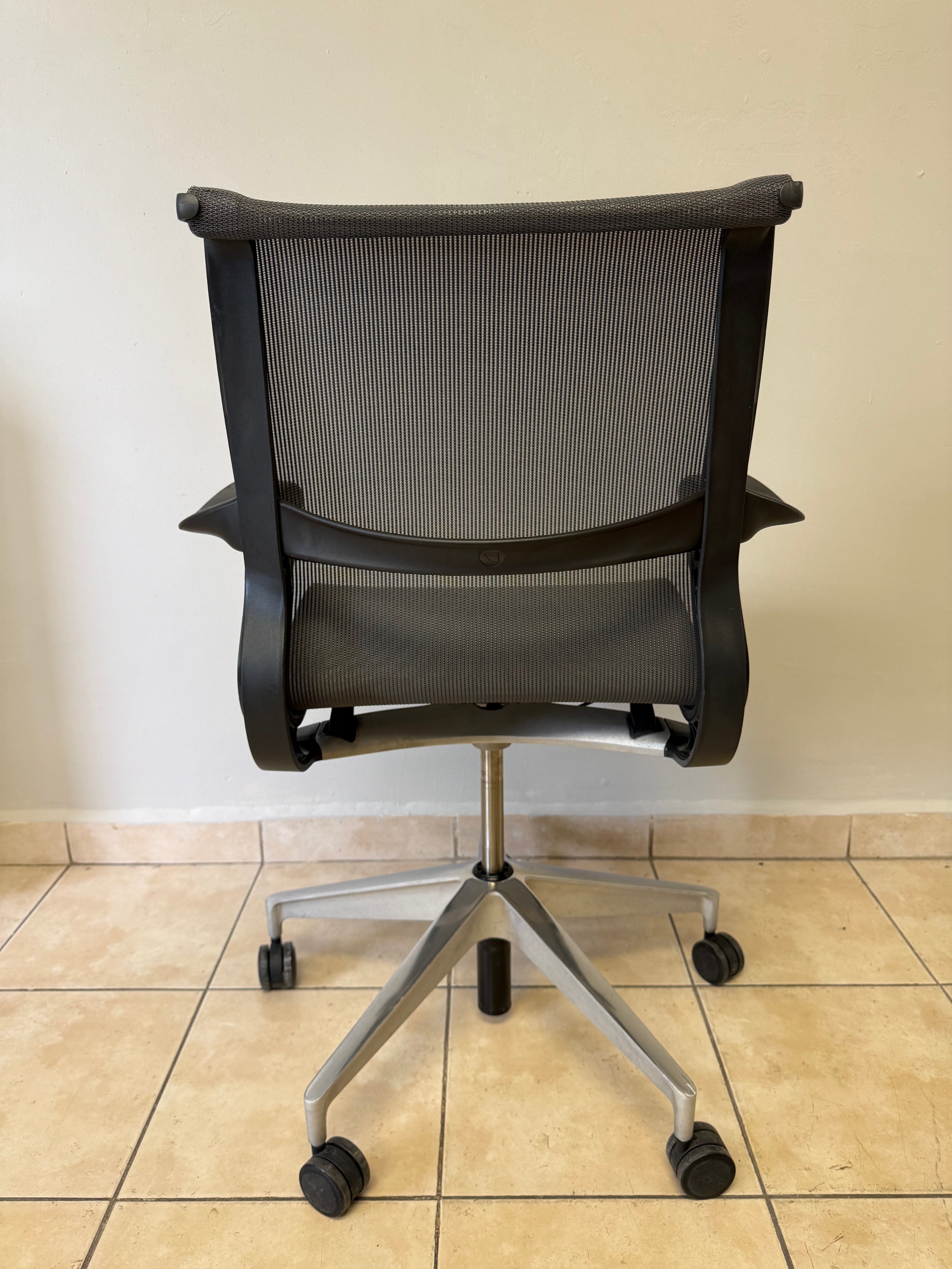 Silla Herman Miller Setu Gris Cromo - Preowned
