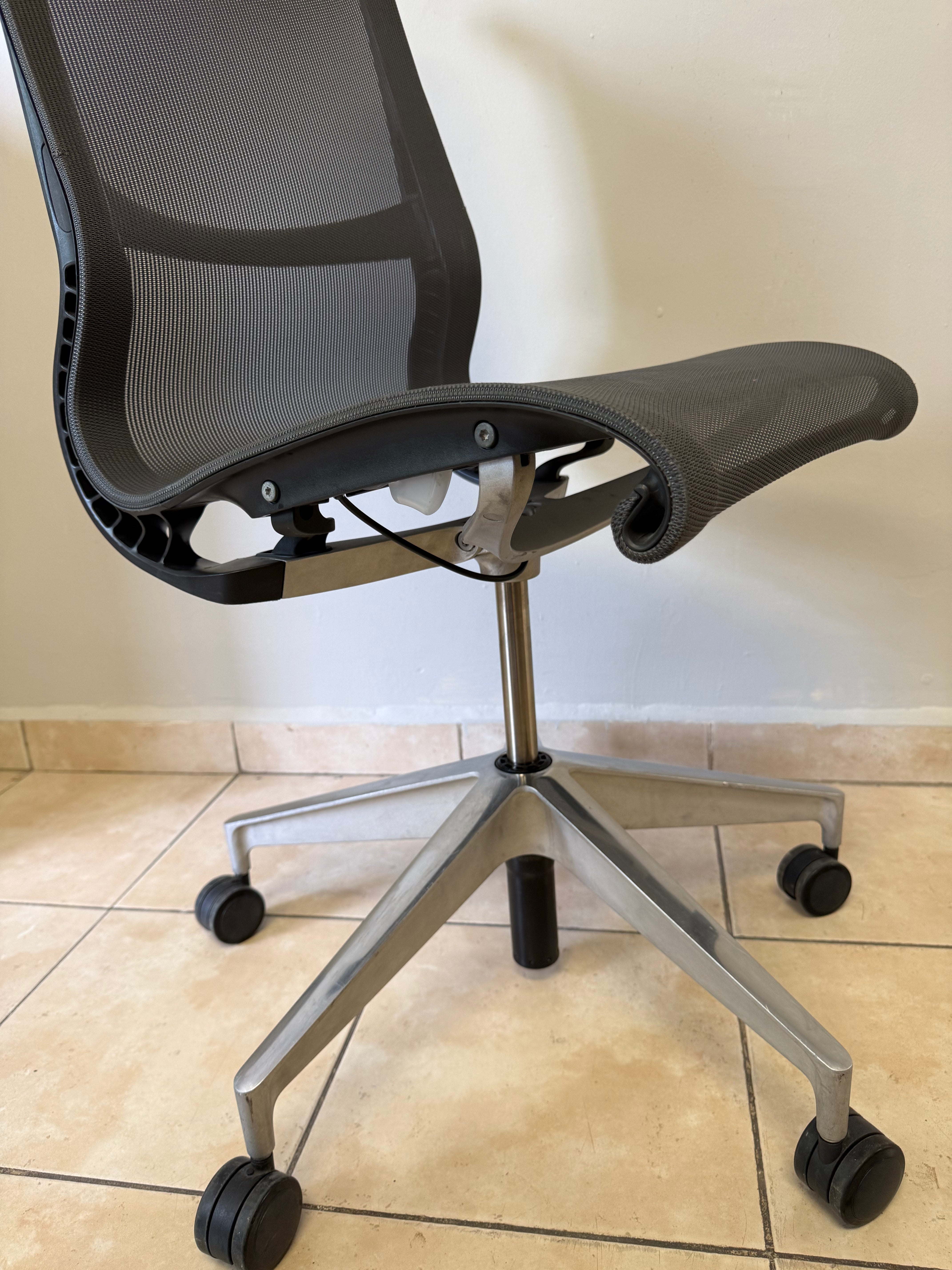Silla Herman Miller Setu Gris Cromo Sin Brazos - Preowned