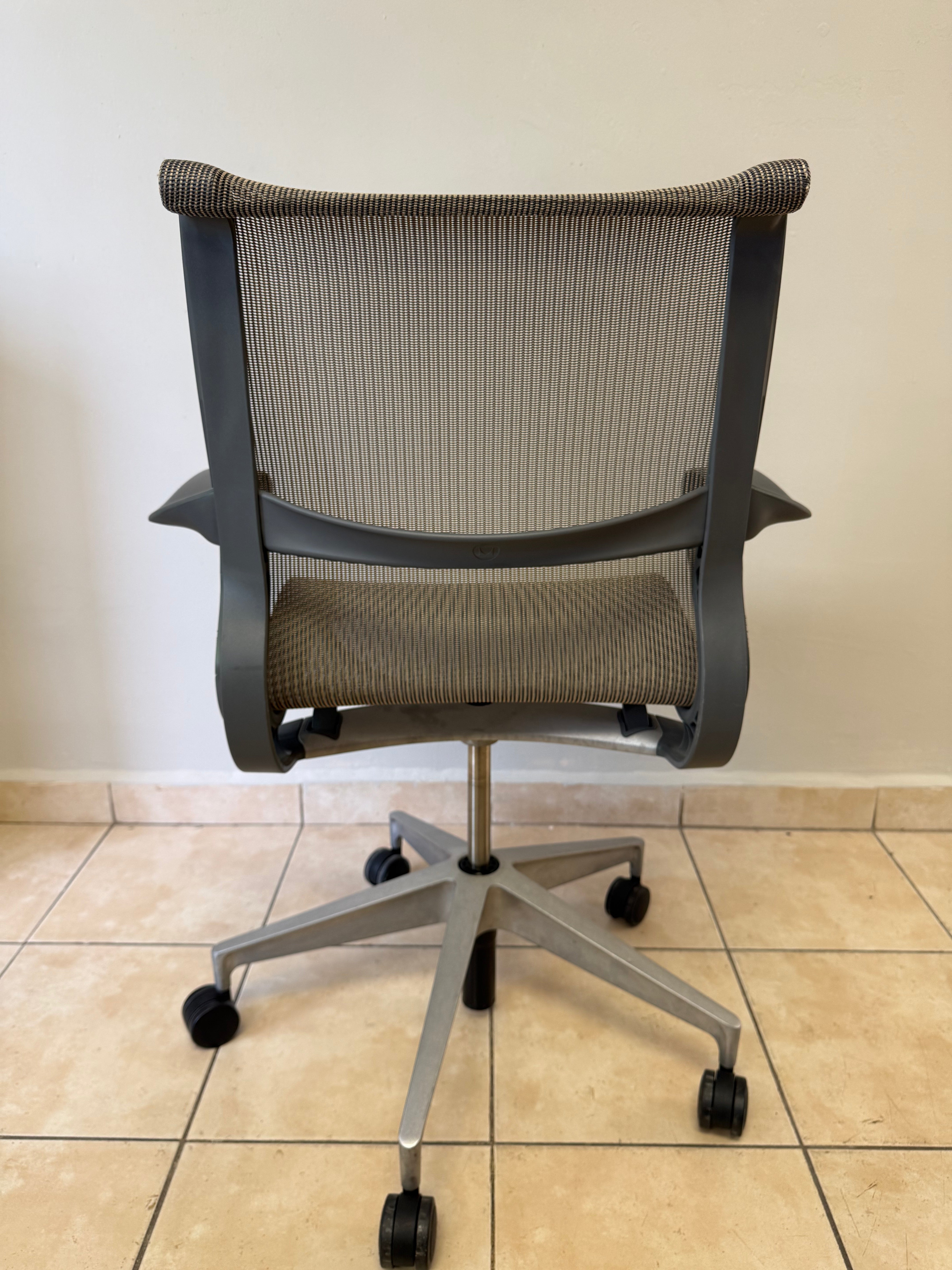 Silla Herman Miller Setu Gris Claro - Preowned