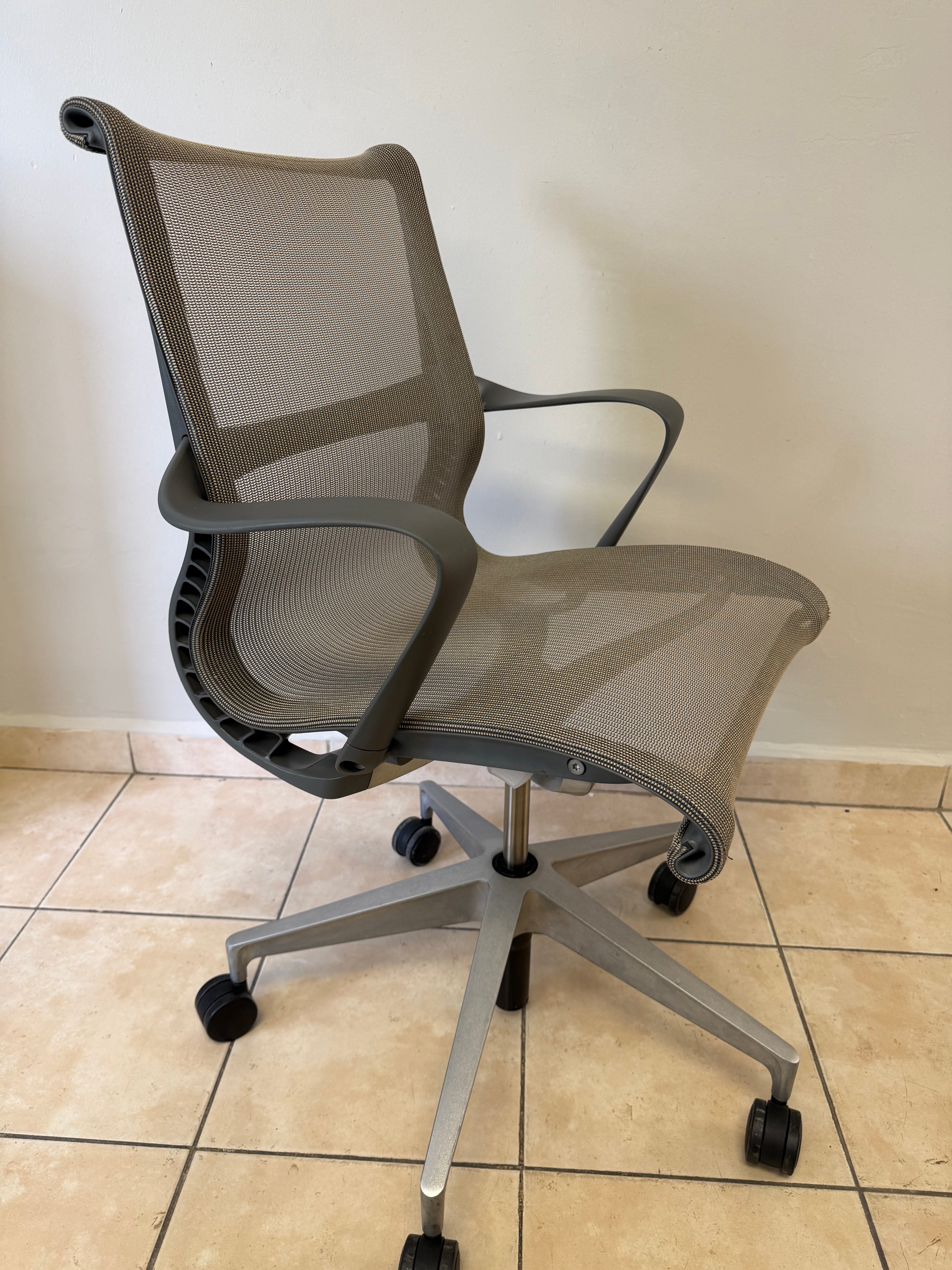 Silla Herman Miller Setu Gris Claro - Preowned