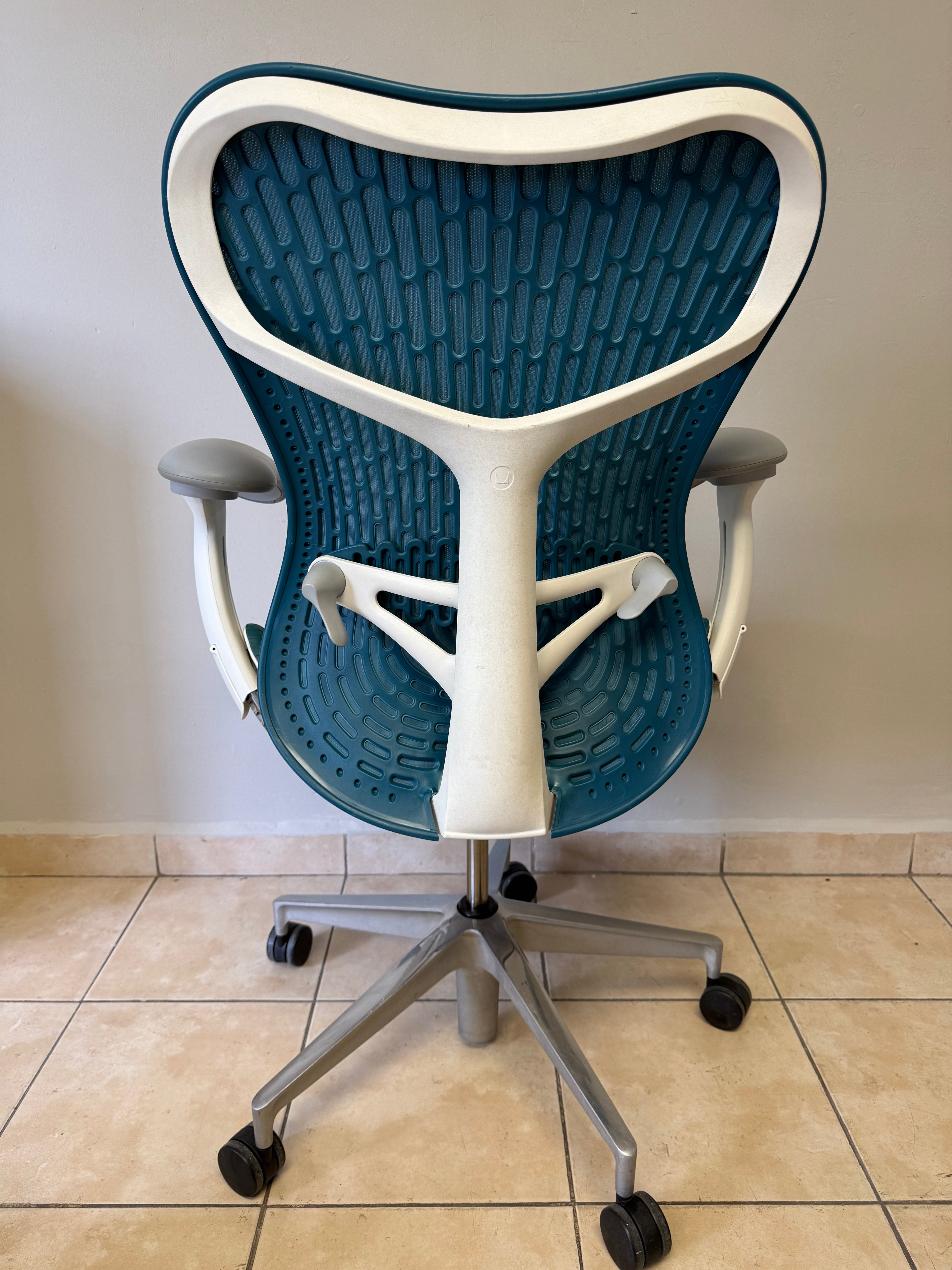 Silla Mirra 2 Butterfly Equipada Herman Miller - Preowned