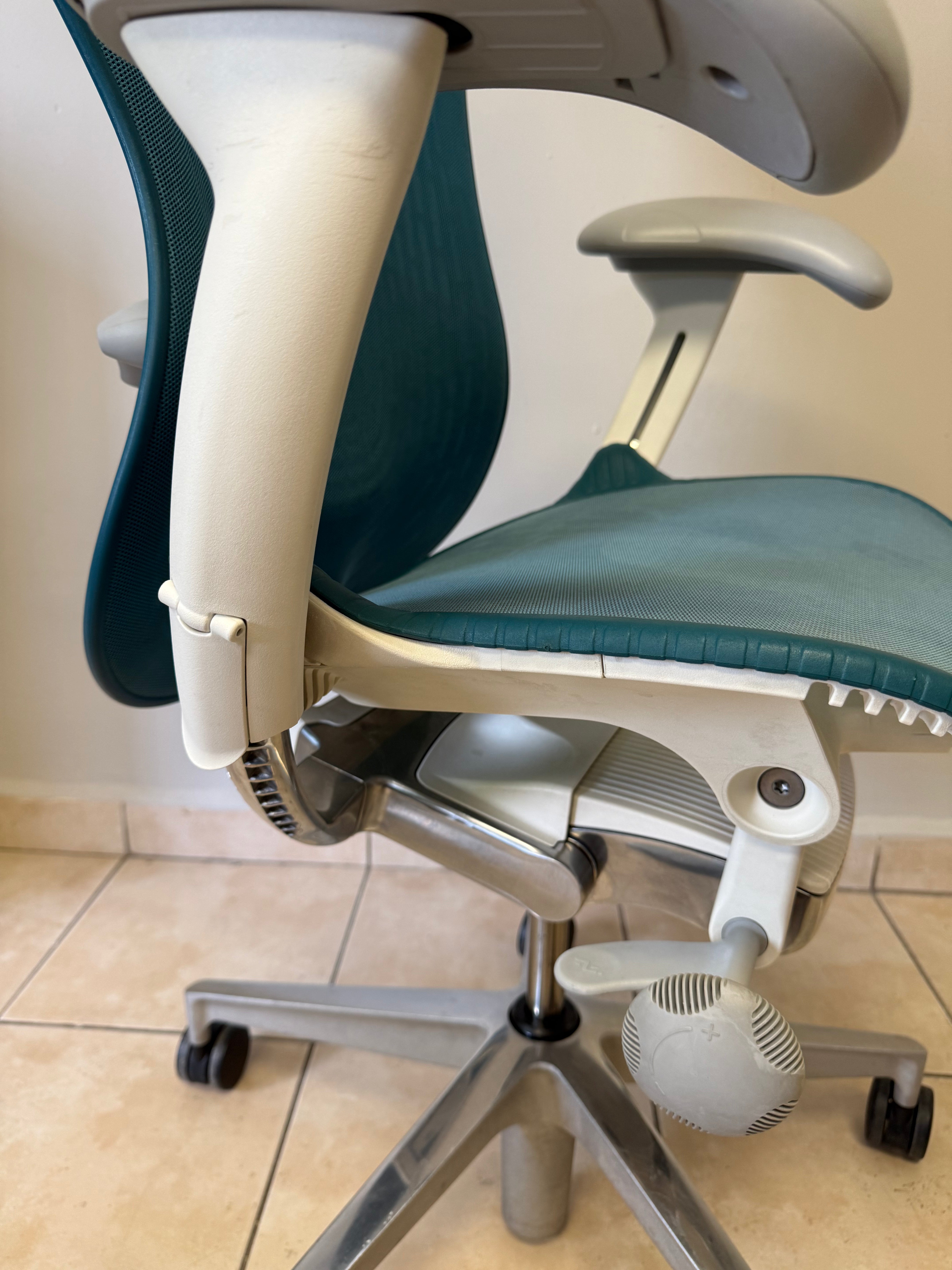 Silla Mirra 2 Butterfly Equipada Herman Miller - Preowned