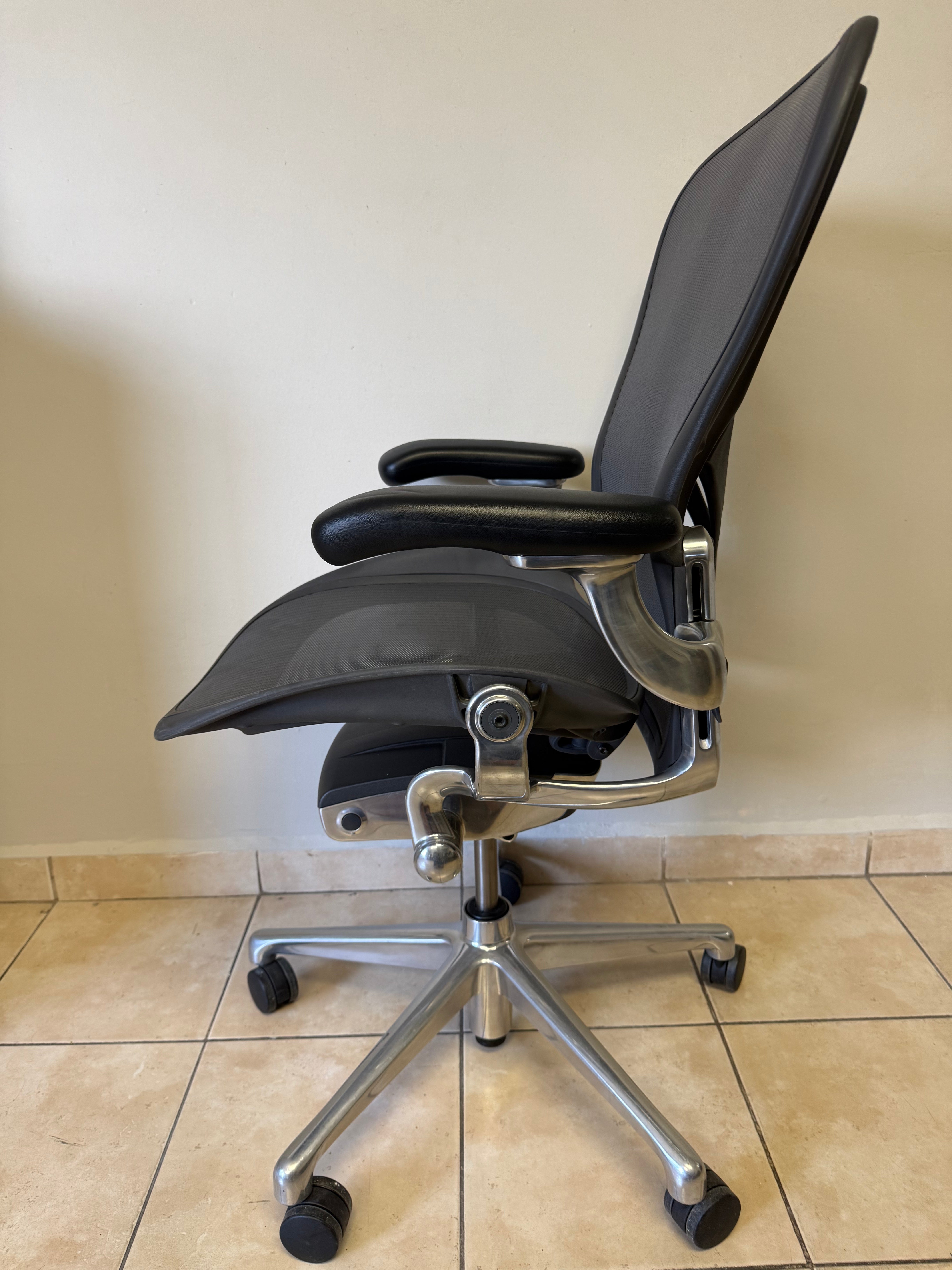 Silla Aeron Herman Miller Y Cromo Talla C - Con Daño
