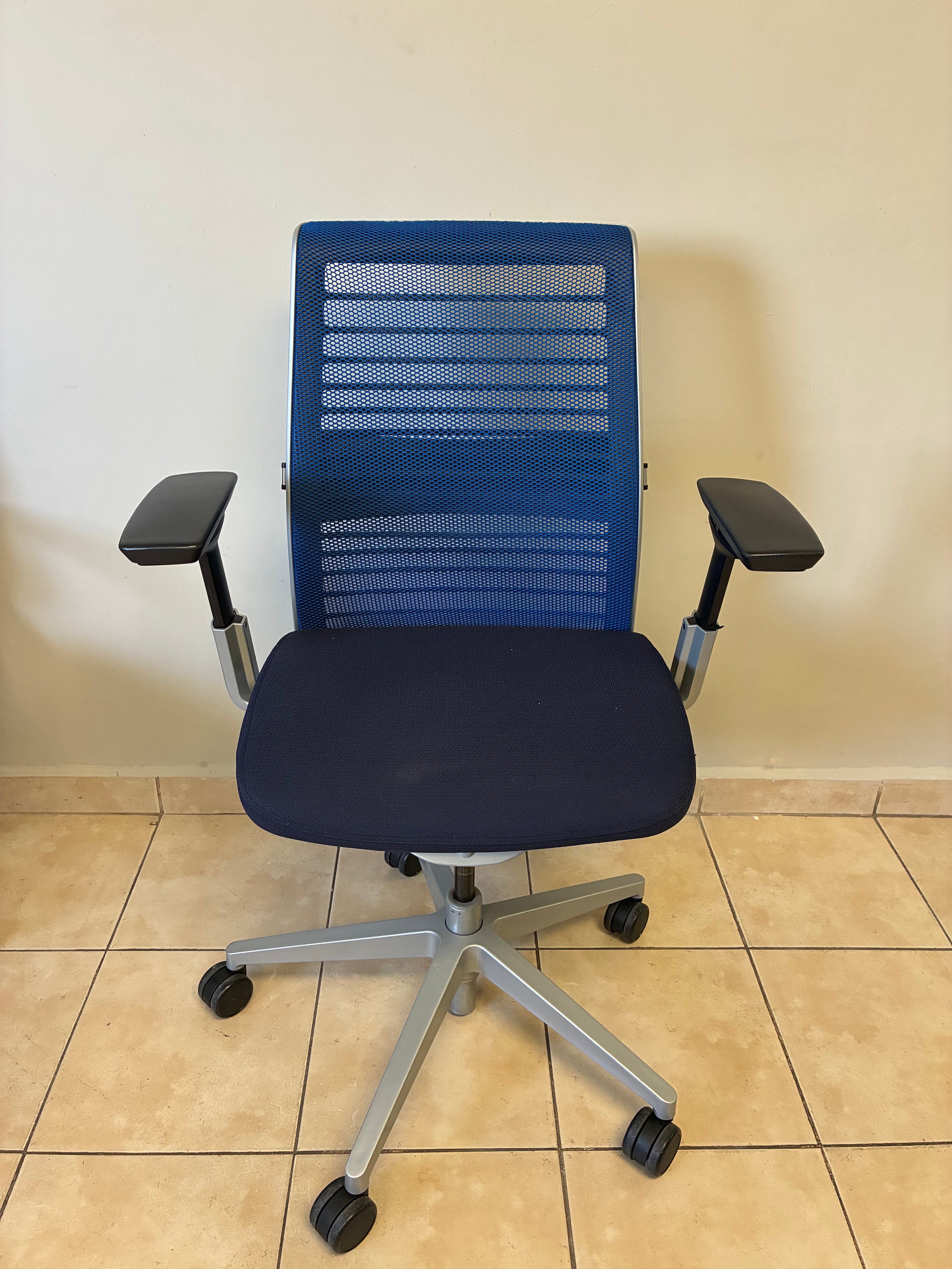 Silla Steelcase Think V2 color Azul- Preowned