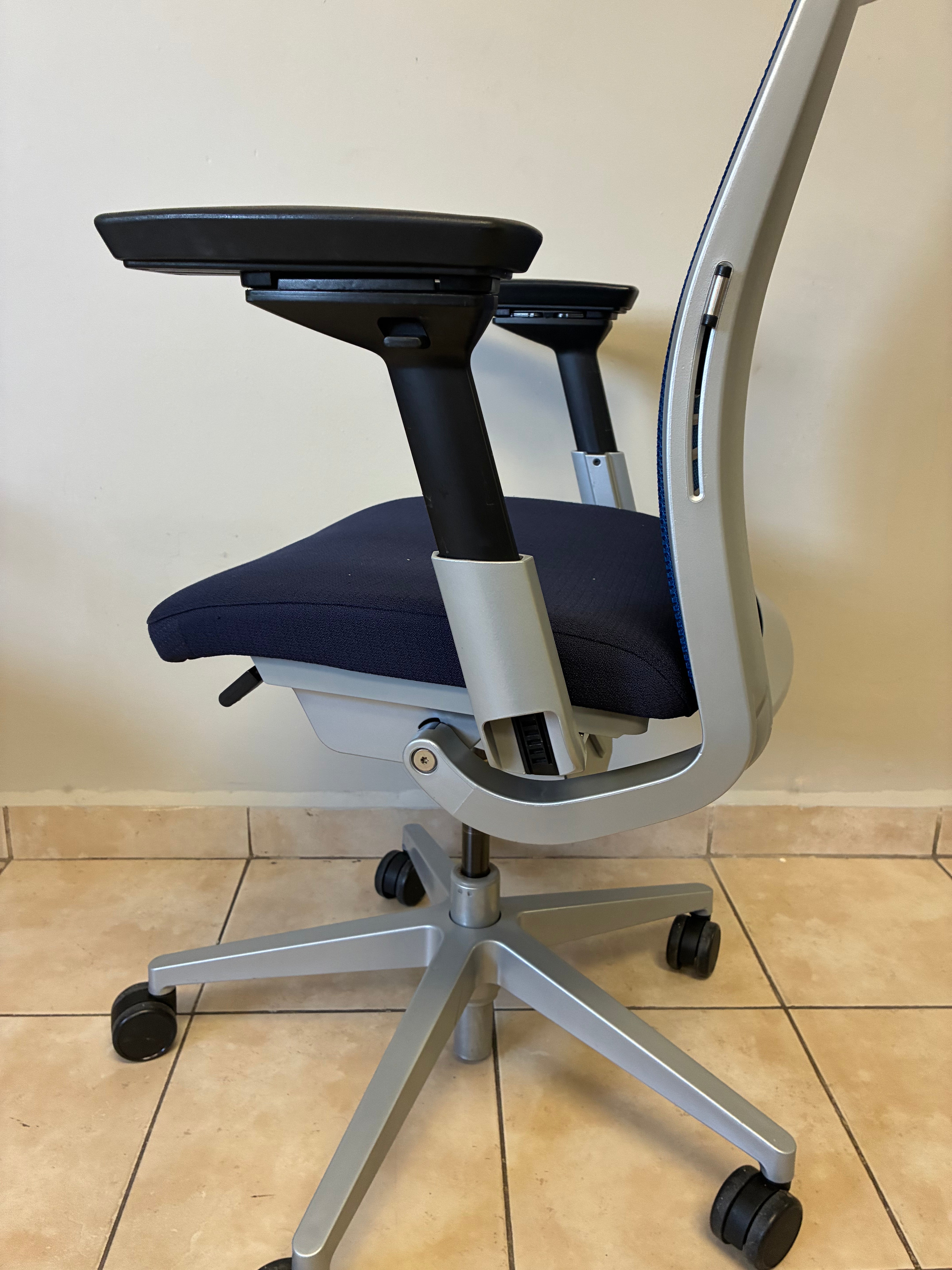 Silla Steelcase Think V2 color Azul- Preowned