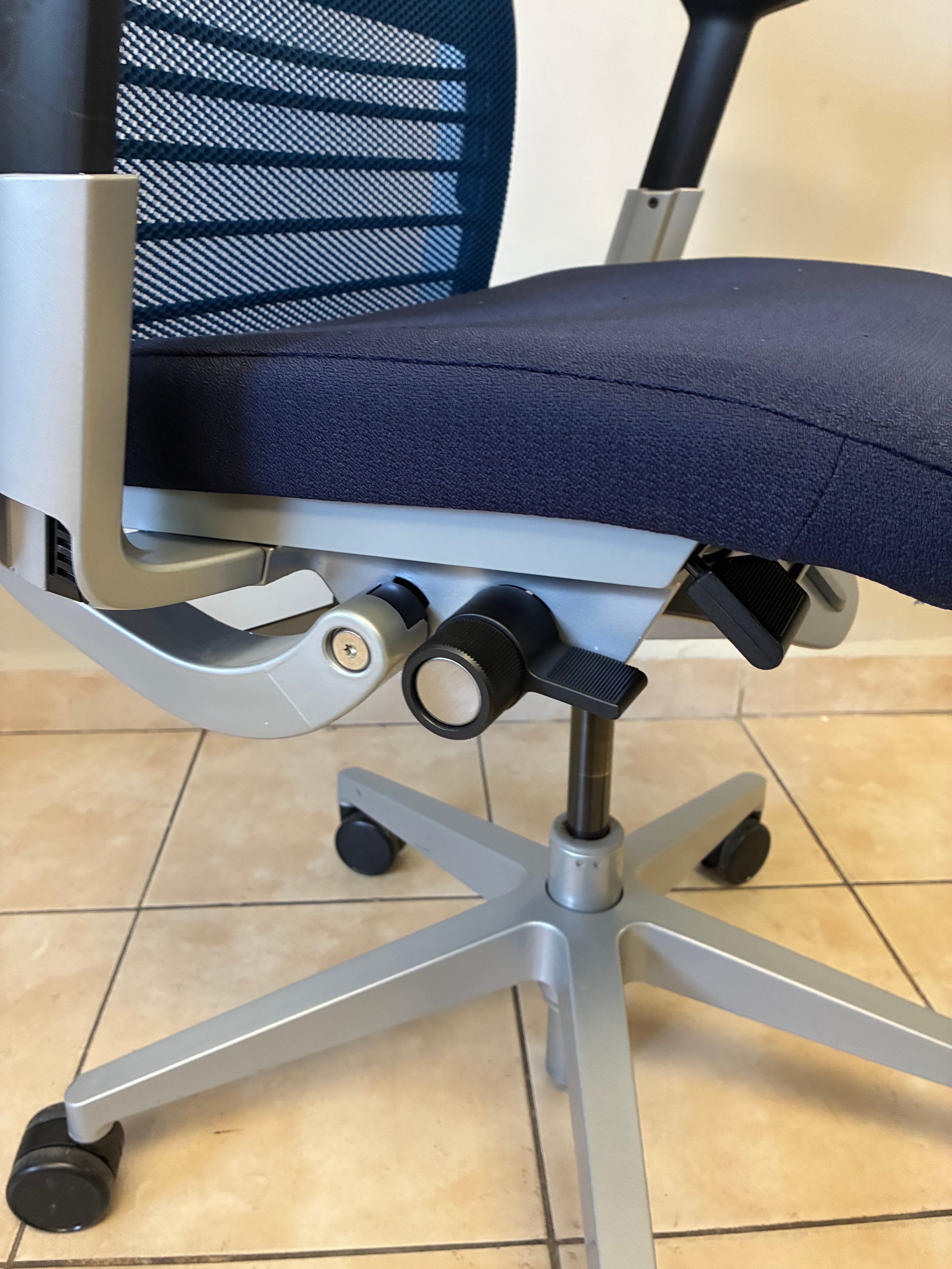Silla Steelcase Think V2 color Azul- Preowned