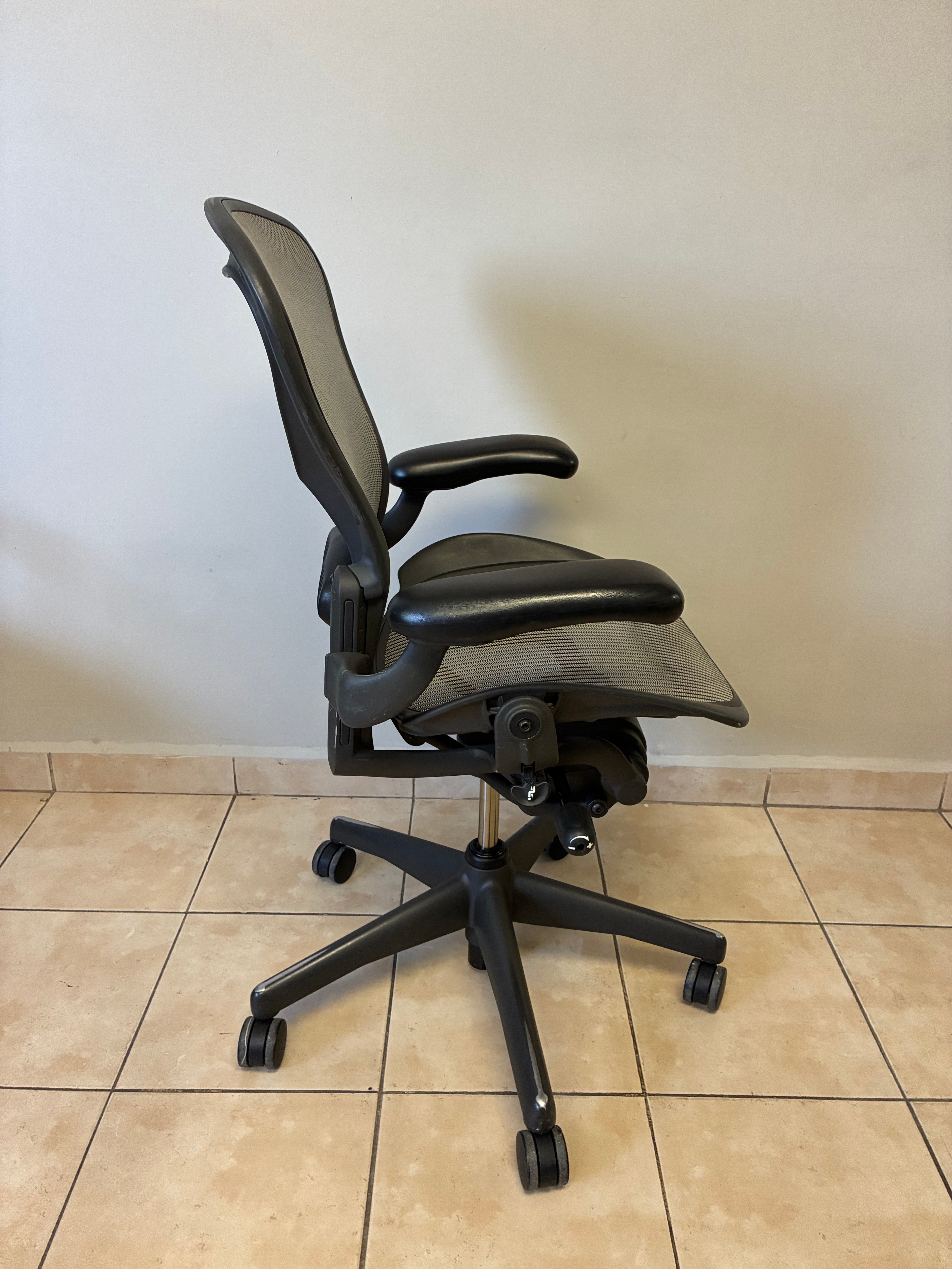 Aeron Classic Talla B Grafito/Gris