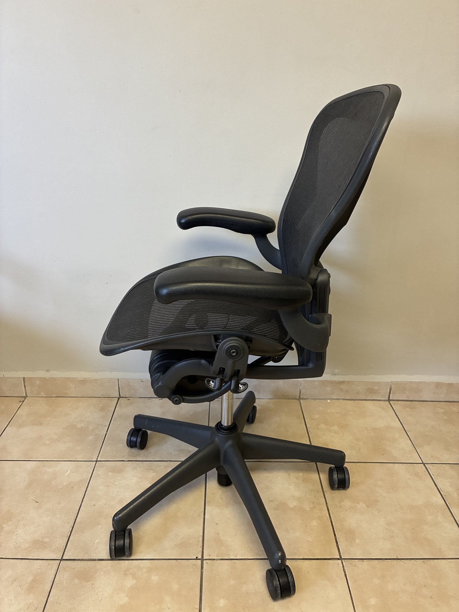 Silla Herman Miller Aeron Classic Talla B Equipada - vista 4