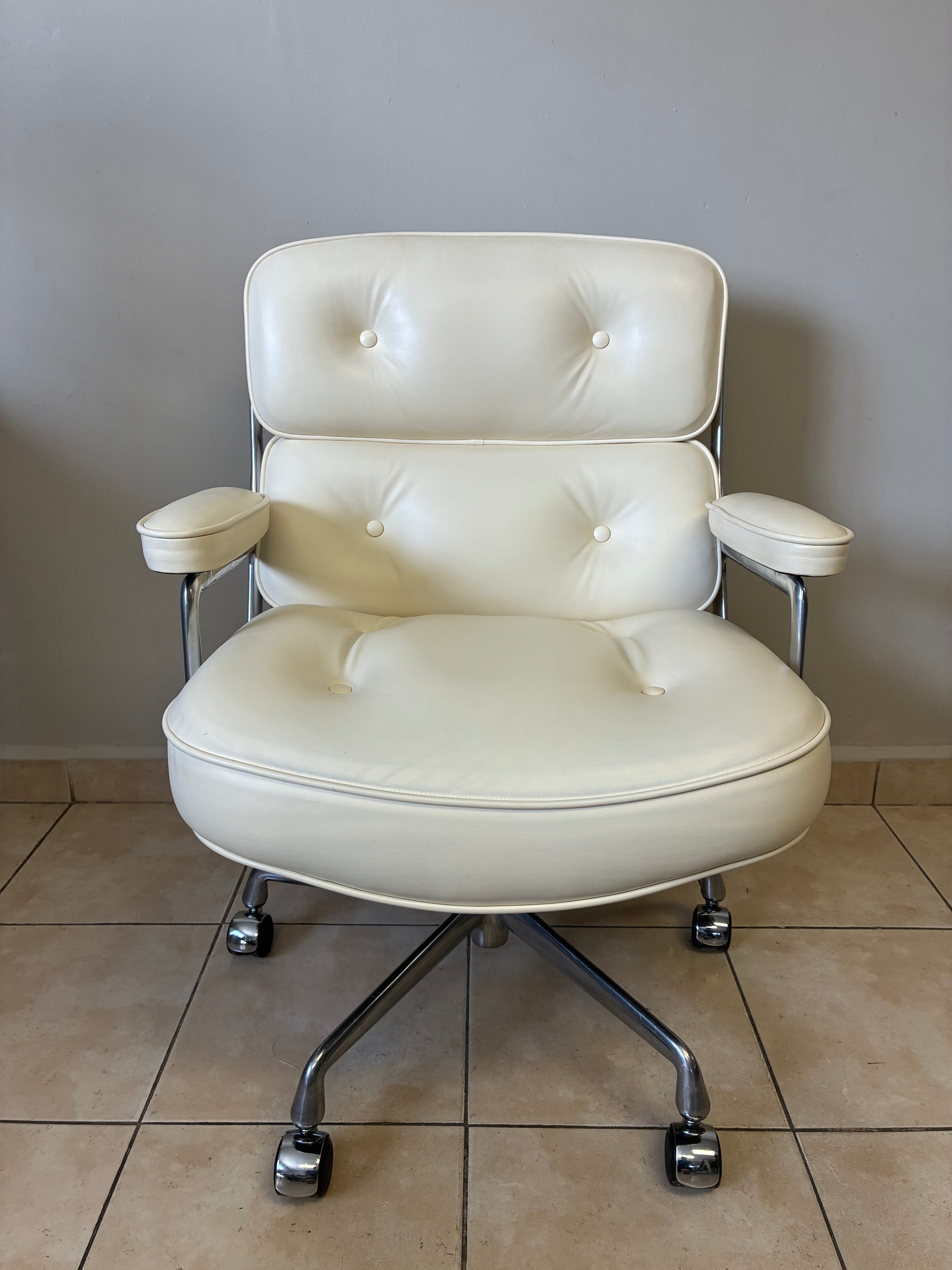 Sillon Eames Baja Herman Miller de Piel Marfil - Preowned