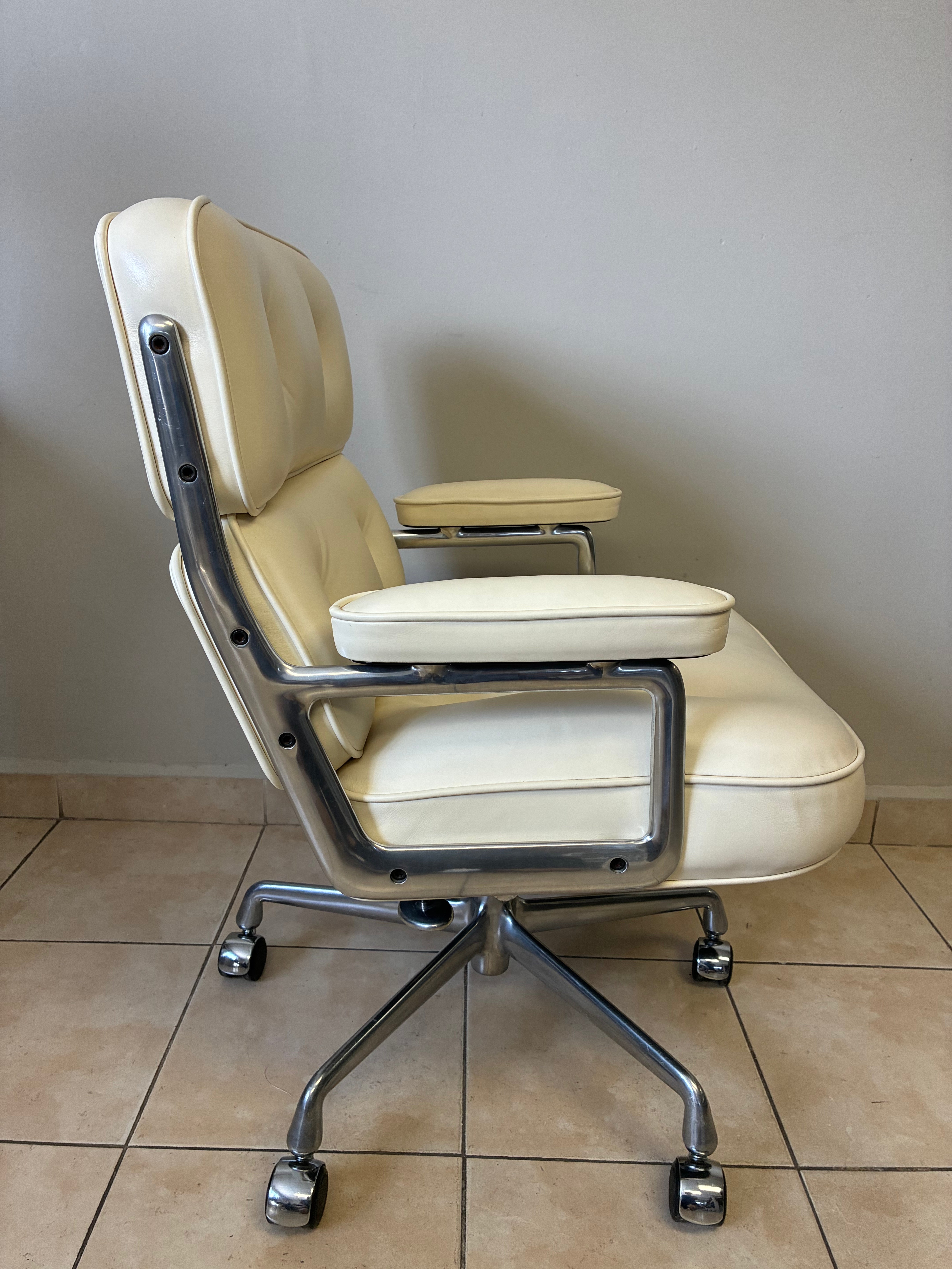 Sillon Eames Baja Herman Miller de Piel Marfil - Preowned