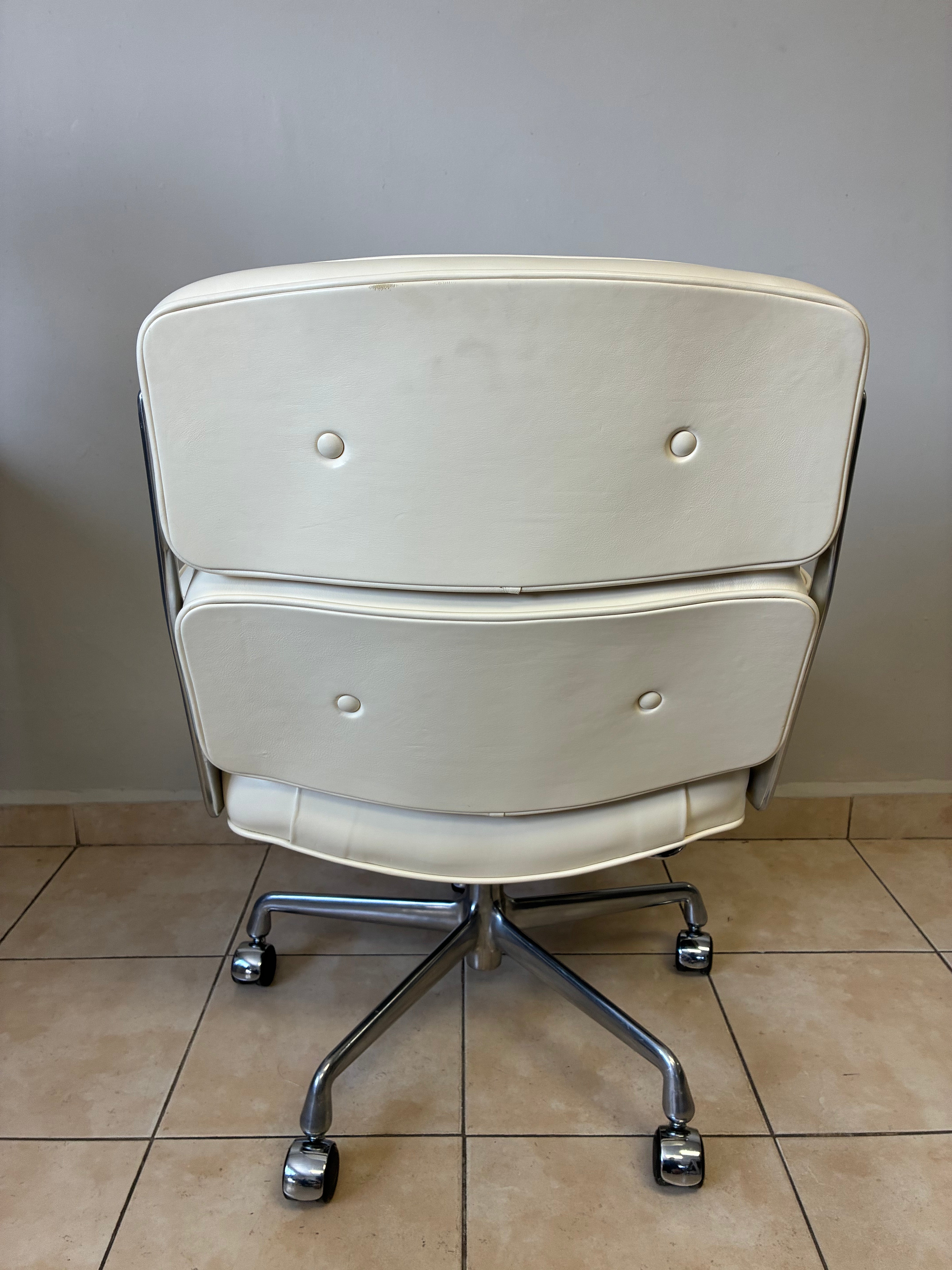 Sillon Eames Baja Herman Miller de Piel Marfil - Preowned