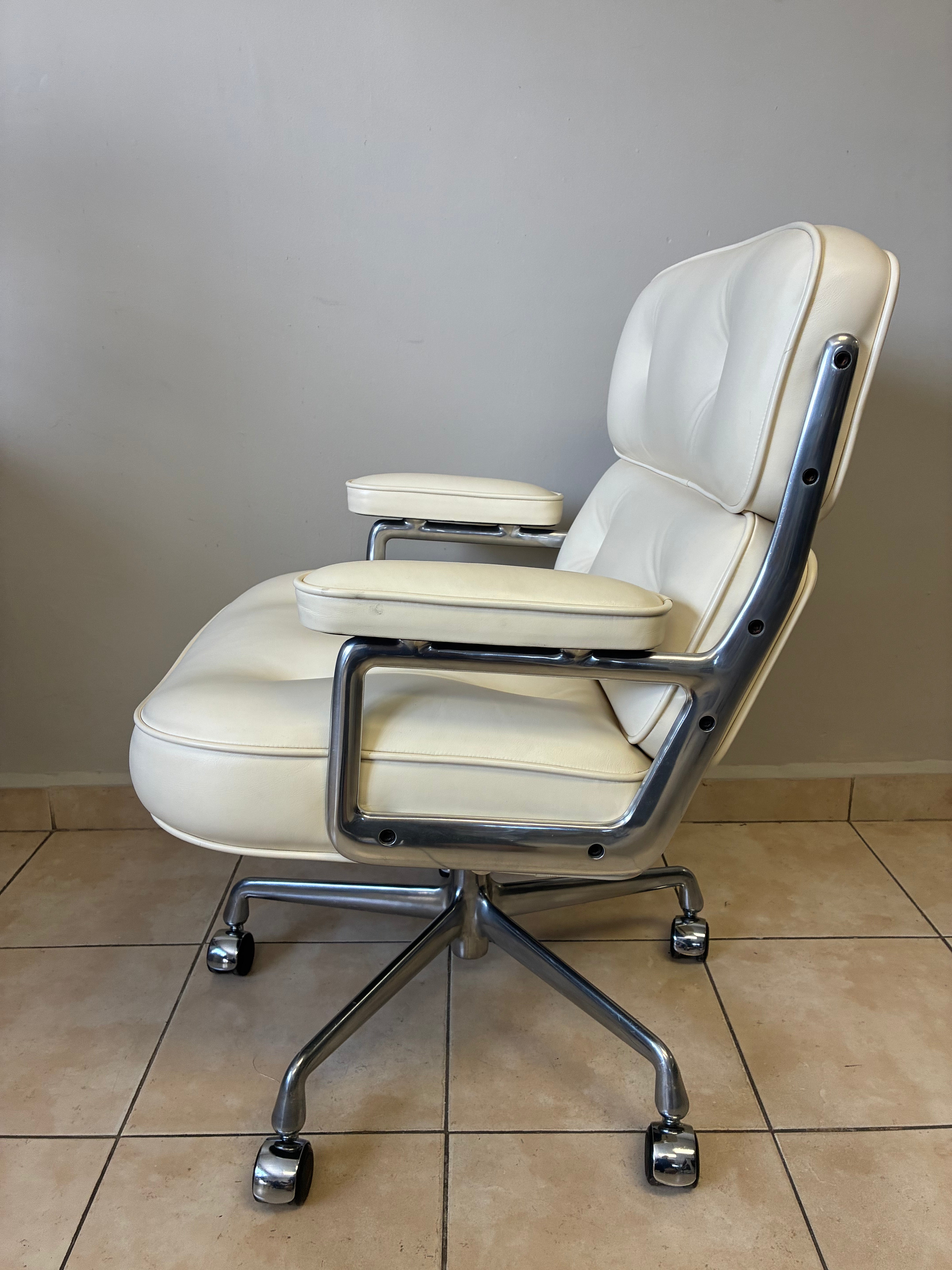 Sillon Eames Baja Herman Miller de Piel Marfil - Preowned