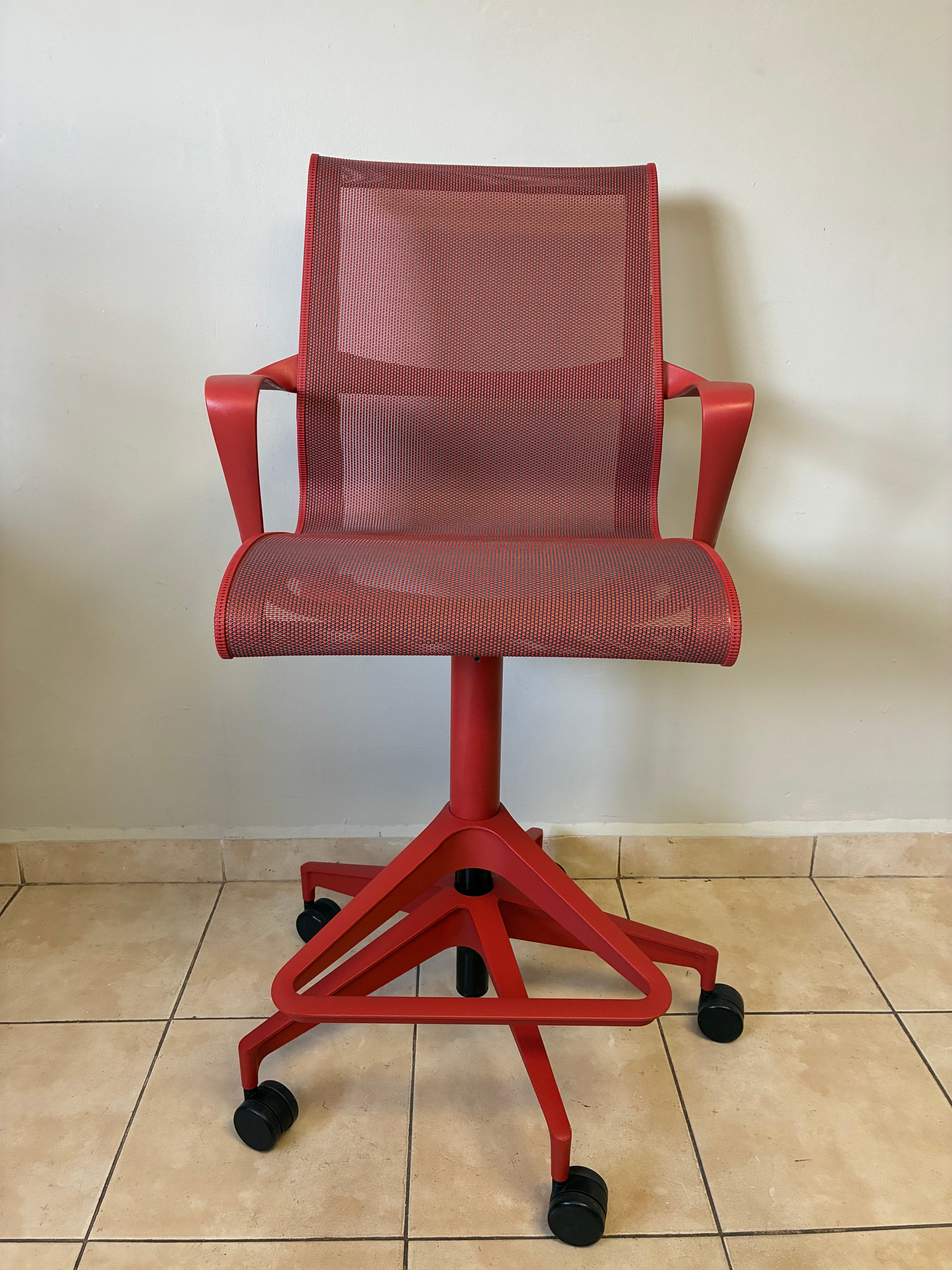 Silla Herman Miller Setu Alta Roja - Exhibición