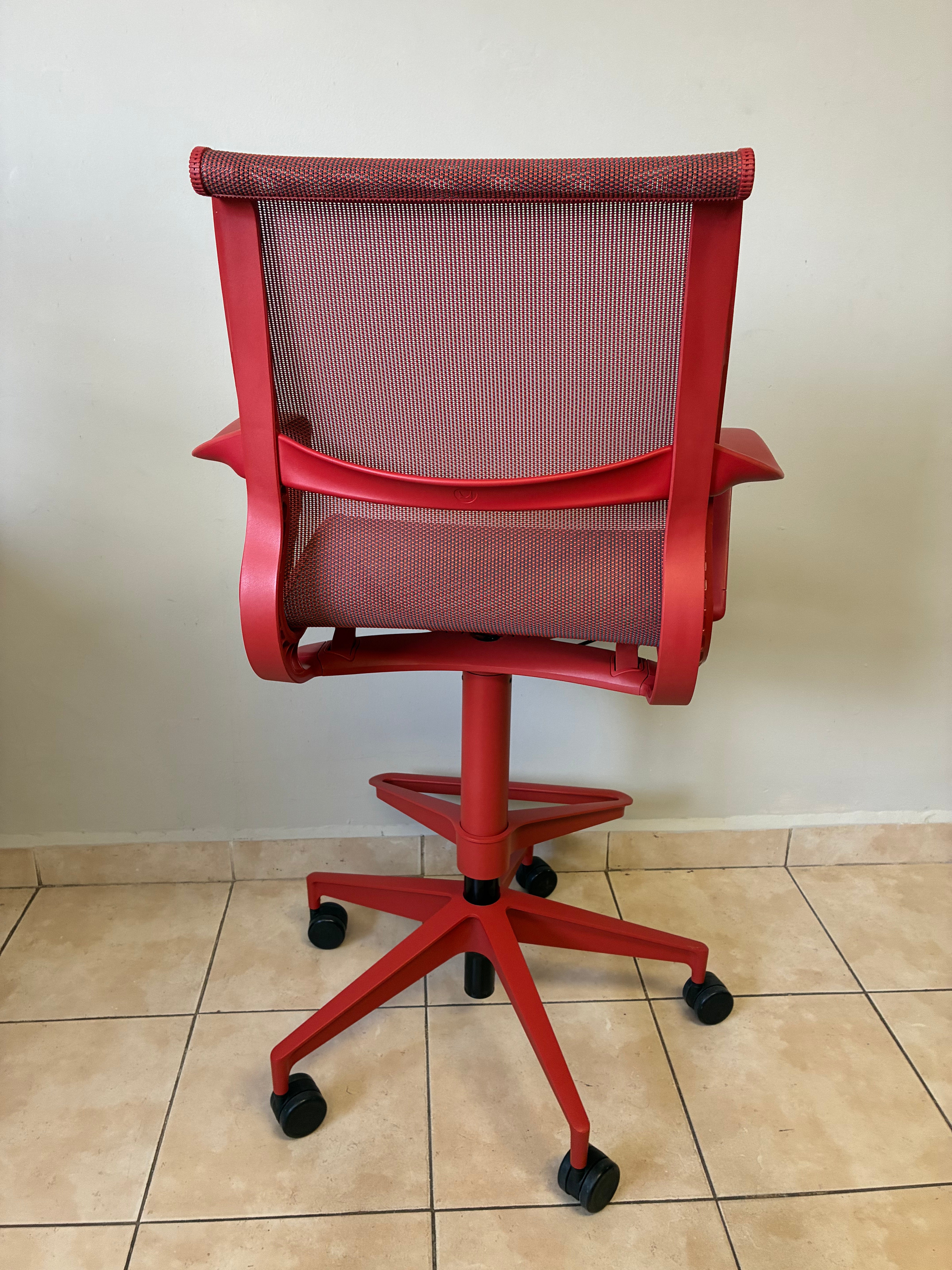 Silla Herman Miller Setu Alta Roja - Exhibición
